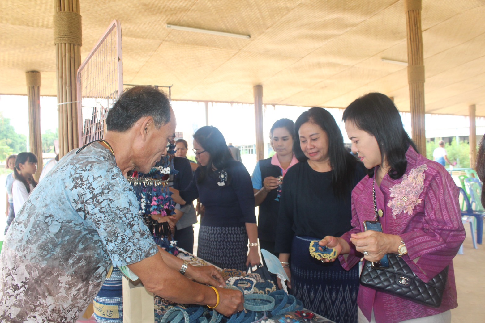 พช.ยโสธร ร่วมศึกษาดูงาน การส่งเสริมการใช้ผ้าไทย “ผ้าไทย ใส่ให้สนุก”ของชมรมแม่บ้านมหาดไทย จังหวัดยโสธร ณ ศูนย์เรียนรู้ผ้าย้อมครามบ้านดอนกอย “วิชชาลัยดอนกอย วิถีแห่งการพัฒนาที่ยั่งยืน” อำเภอพรรณานิคม จังหวัดสกลนคร