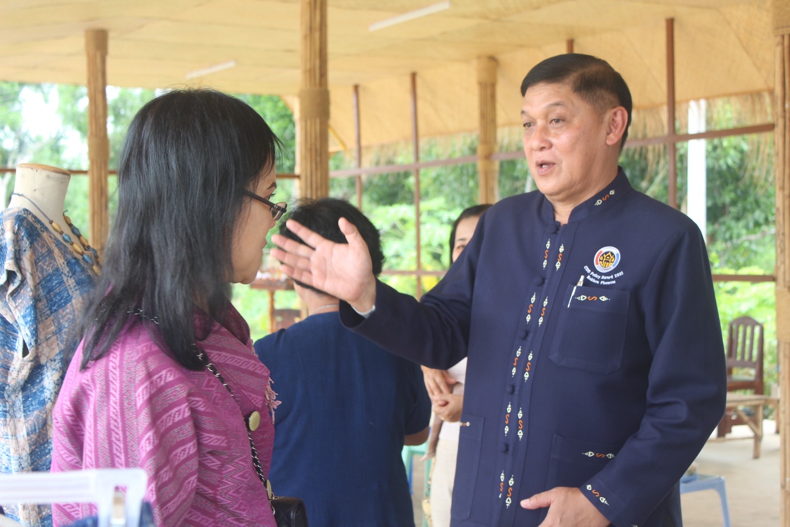 พช.ยโสธร ร่วมศึกษาดูงาน การส่งเสริมการใช้ผ้าไทย “ผ้าไทย ใส่ให้สนุก”ของชมรมแม่บ้านมหาดไทย จังหวัดยโสธร ณ ศูนย์เรียนรู้ผ้าย้อมครามบ้านดอนกอย “วิชชาลัยดอนกอย วิถีแห่งการพัฒนาที่ยั่งยืน” อำเภอพรรณานิคม จังหวัดสกลนคร