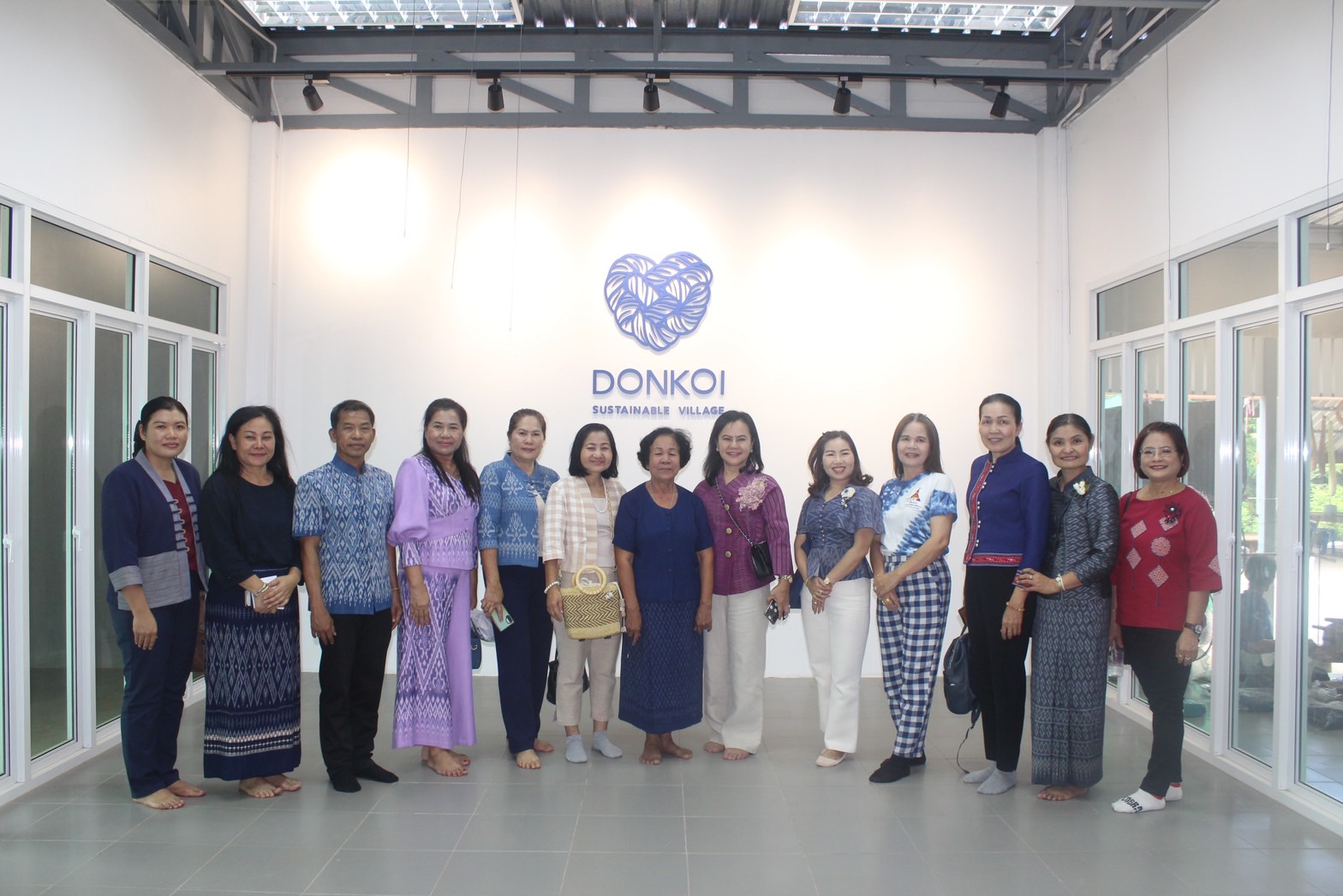 พช.ยโสธร ร่วมศึกษาดูงาน การส่งเสริมการใช้ผ้าไทย “ผ้าไทย ใส่ให้สนุก”ของชมรมแม่บ้านมหาดไทย จังหวัดยโสธร ณ ศูนย์เรียนรู้ผ้าย้อมครามบ้านดอนกอย “วิชชาลัยดอนกอย วิถีแห่งการพัฒนาที่ยั่งยืน” อำเภอพรรณานิคม จังหวัดสกลนคร