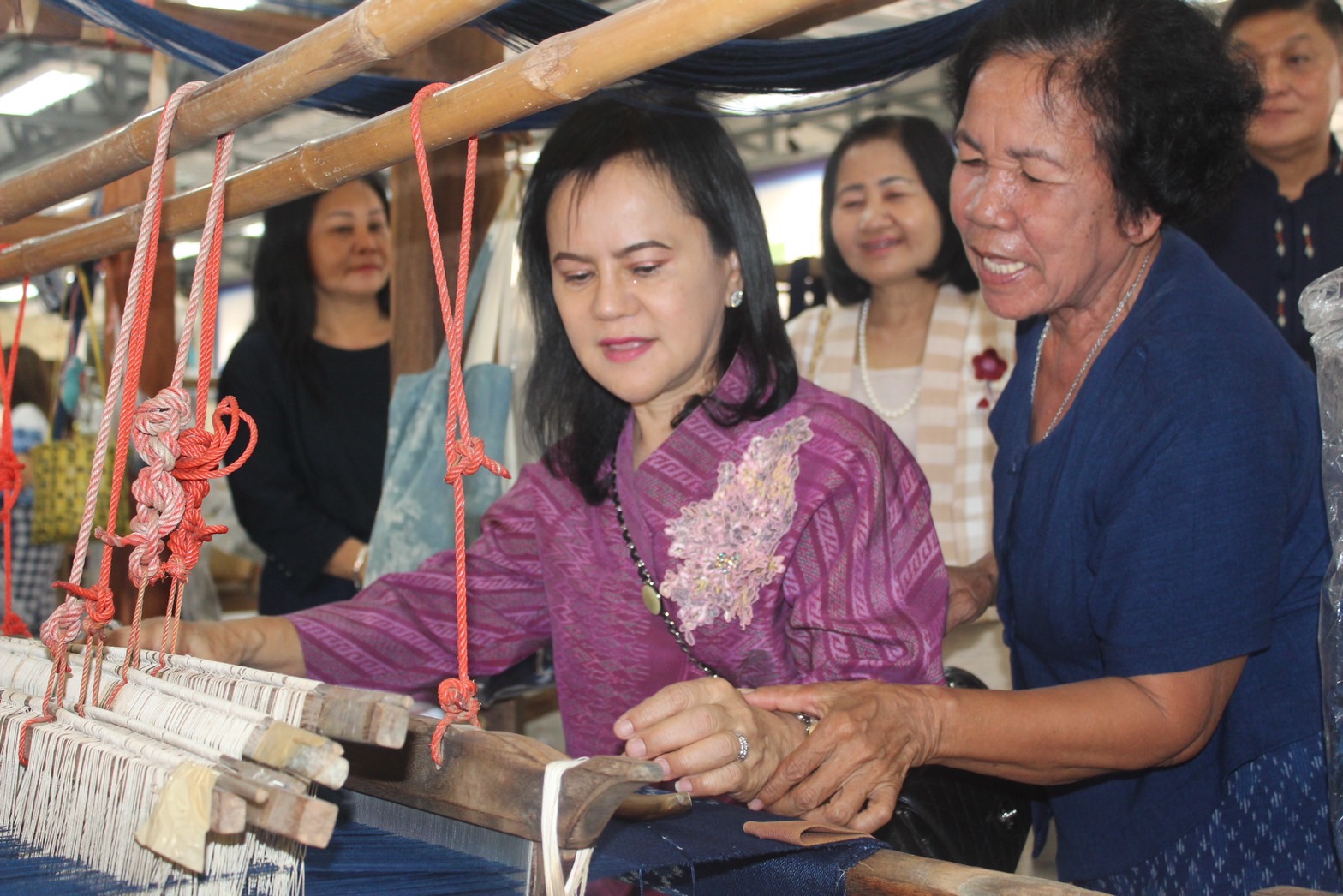 พช.ยโสธร ร่วมศึกษาดูงาน การส่งเสริมการใช้ผ้าไทย “ผ้าไทย ใส่ให้สนุก”ของชมรมแม่บ้านมหาดไทย จังหวัดยโสธร ณ ศูนย์เรียนรู้ผ้าย้อมครามบ้านดอนกอย “วิชชาลัยดอนกอย วิถีแห่งการพัฒนาที่ยั่งยืน” อำเภอพรรณานิคม จังหวัดสกลนคร
