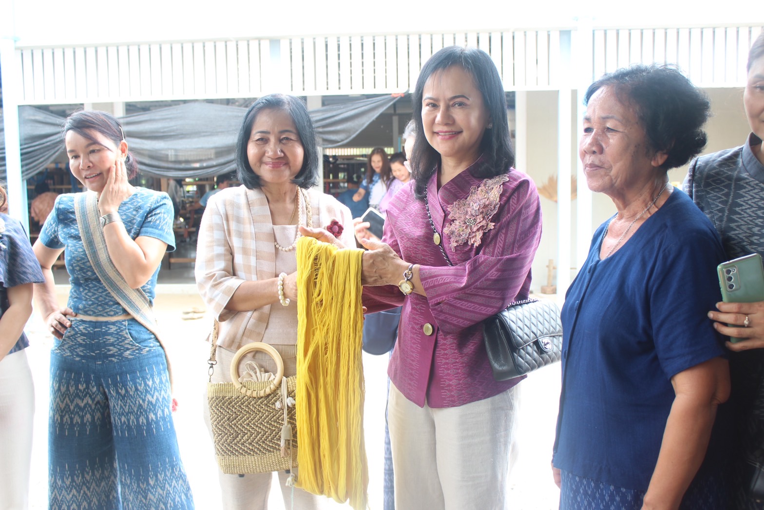 พช.ยโสธร ร่วมศึกษาดูงาน การส่งเสริมการใช้ผ้าไทย “ผ้าไทย ใส่ให้สนุก”ของชมรมแม่บ้านมหาดไทย จังหวัดยโสธร ณ ศูนย์เรียนรู้ผ้าย้อมครามบ้านดอนกอย “วิชชาลัยดอนกอย วิถีแห่งการพัฒนาที่ยั่งยืน” อำเภอพรรณานิคม จังหวัดสกลนคร