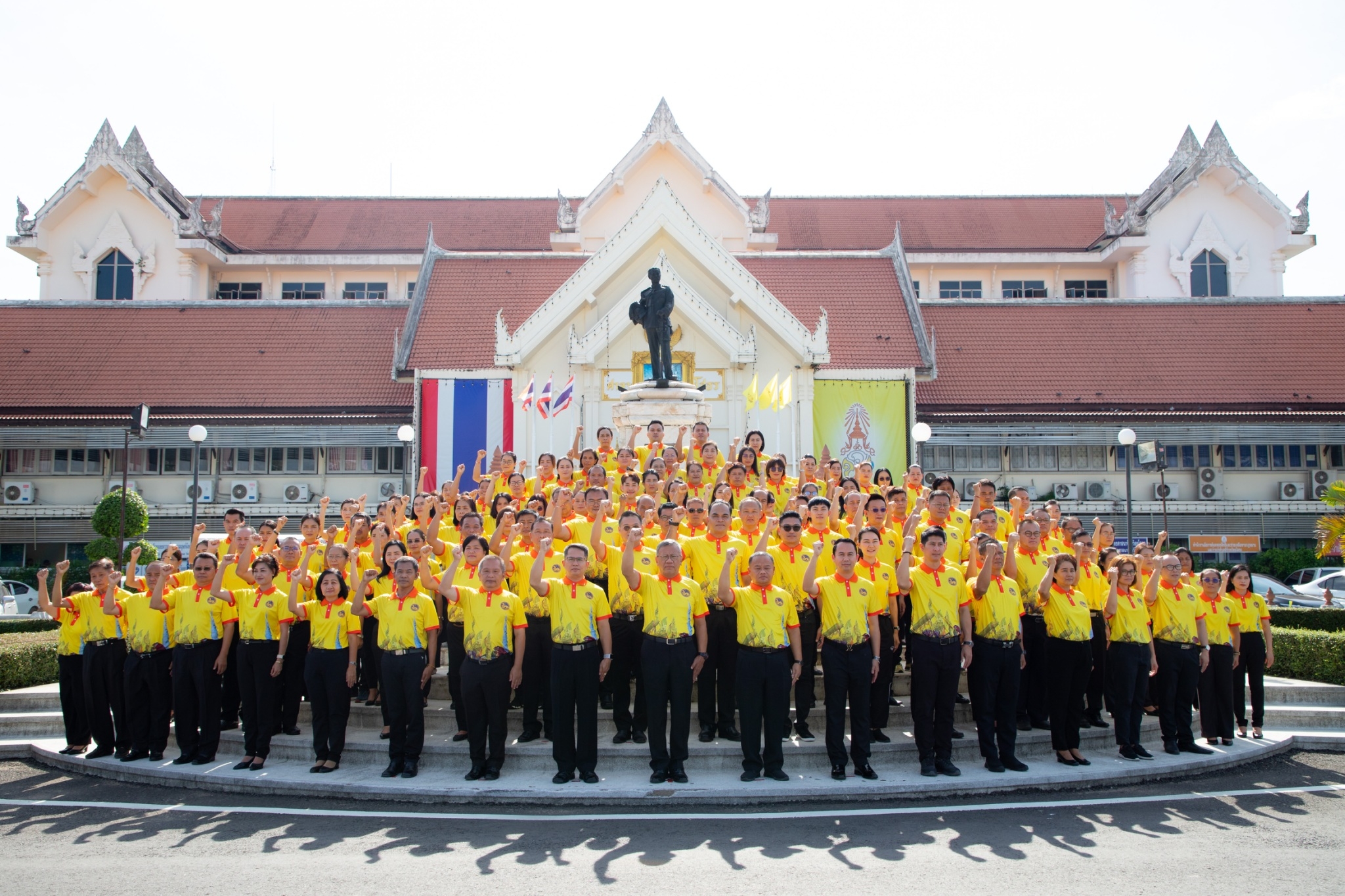 พช.ยโสธร ร่วมบันทึกภาพและวีดิทัศน์การรวมพลัง “กรมยโสธร” และเพื่อประกอบการจัดทำวีดิทัศน์นำเสนอผลงานจังหวัดยโสธร ในการประกวดการจัดการขยะมูลฝอย “จังหวัดสะอาด” ประจำปี พ.ศ.2566 รอบตัดสิน