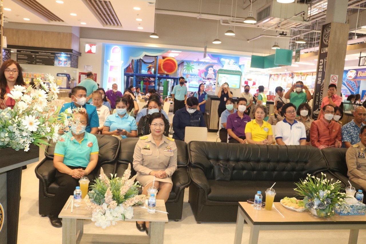 พช.ยโสธร ร่วมพิธีเปิดกิจกรรมส่งเสริมช่องทางการตลาดสินค้าเกษตรปลอดภัยและเกษตรอินทรีย์ จังหวัดยโสธร