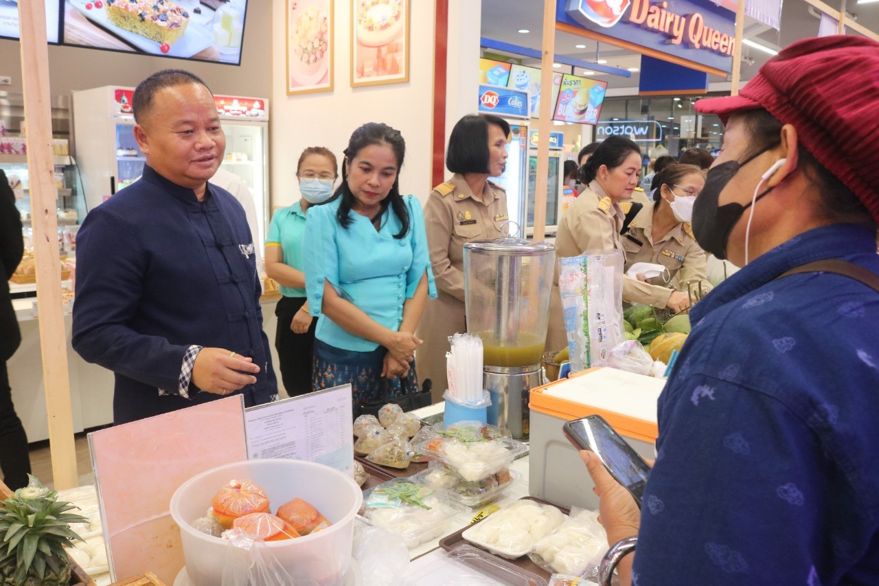 พช.ยโสธร ร่วมพิธีเปิดกิจกรรมส่งเสริมช่องทางการตลาดสินค้าเกษตรปลอดภัยและเกษตรอินทรีย์ จังหวัดยโสธร