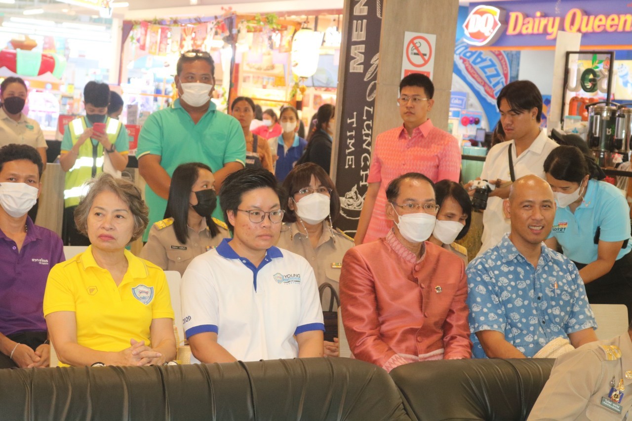 พช.ยโสธร ร่วมพิธีเปิดกิจกรรมส่งเสริมช่องทางการตลาดสินค้าเกษตรปลอดภัยและเกษตรอินทรีย์ จังหวัดยโสธร