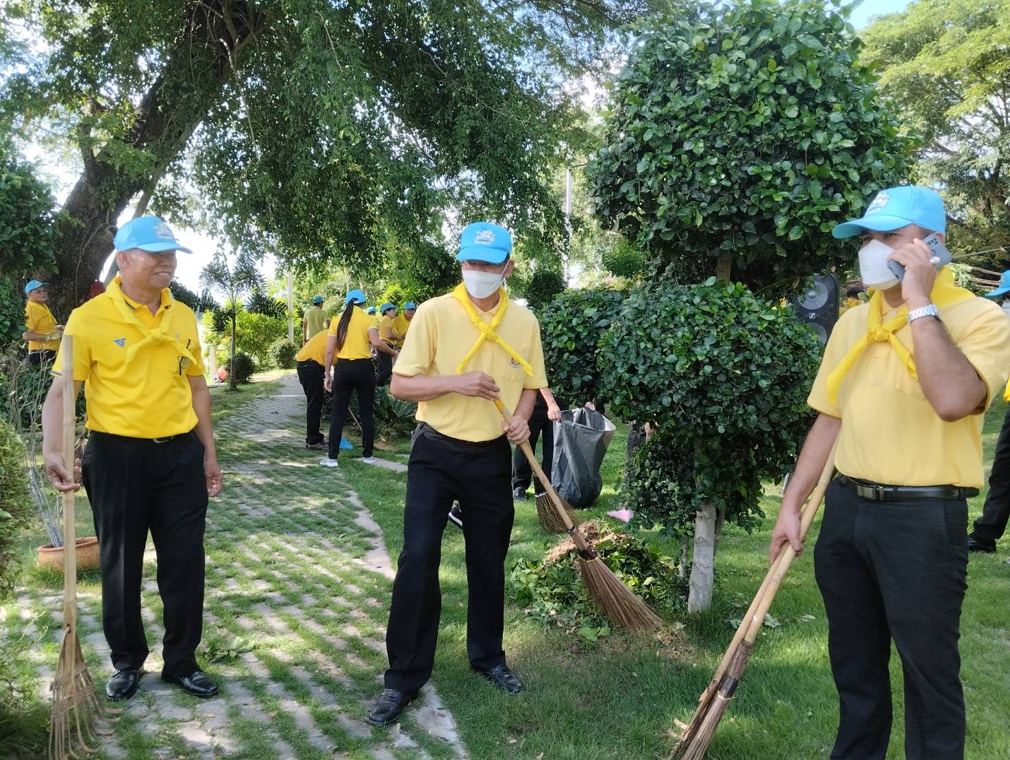 พช.ยโสธร ร่วมกิจกรรมจิตอาสาพัฒนาแหล่งน้ำศักดิ์สิทธิ์ท่าคำทอง อำเภอเมืองยโสธร จังหวัดยโสธร