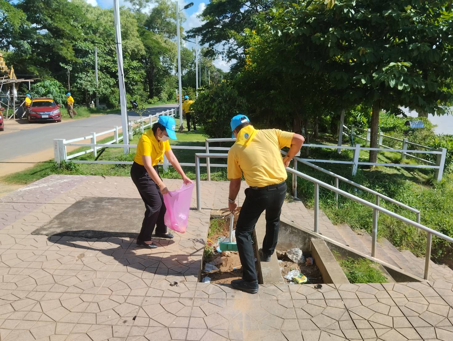 พช.ยโสธร ร่วมกิจกรรมจิตอาสาพัฒนาแหล่งน้ำศักดิ์สิทธิ์ท่าคำทอง อำเภอเมืองยโสธร จังหวัดยโสธร