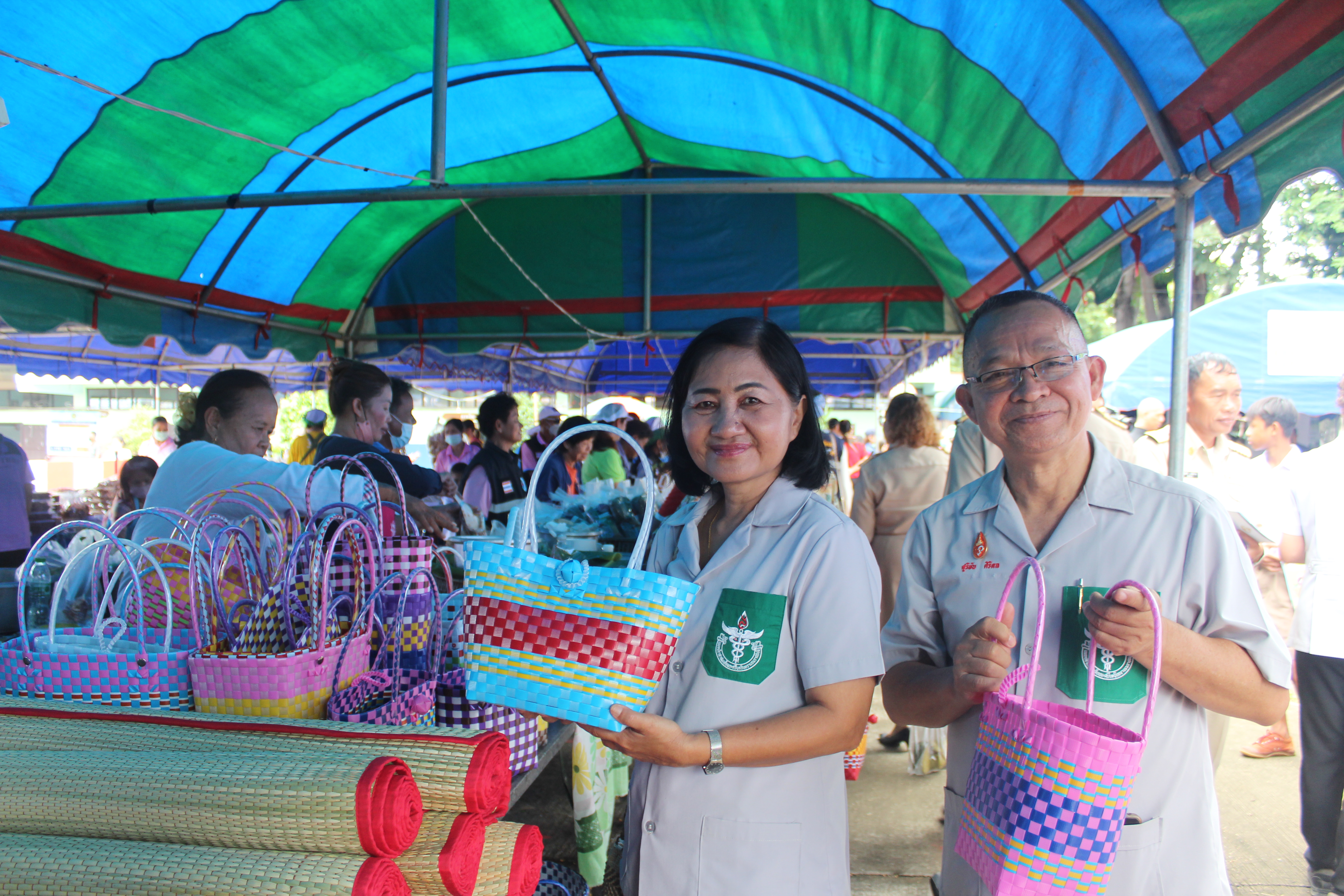 ?พช.ยโสธร ร่วมกิจกรรมหน่วยแพทย์อาสา สมเด็จพระศรีนครินทราบรมราชชนนี (พอ.สว.) เนื่องในโอกาสวันคล้ายวันประสูติสมเด็จพระเจ้าน้องนางเธอ เจ้าฟ้าจุฬาภรณวลัยลักษณ์ อัครราชกุมารี กรมพระศรีสวางควัฒน วรขัตติยราชนารีและโครงการจังหวัดเคลื่อนที่ “เพิ่มรอยยิ้ม เติมความสุข ให้คนยโสธร”