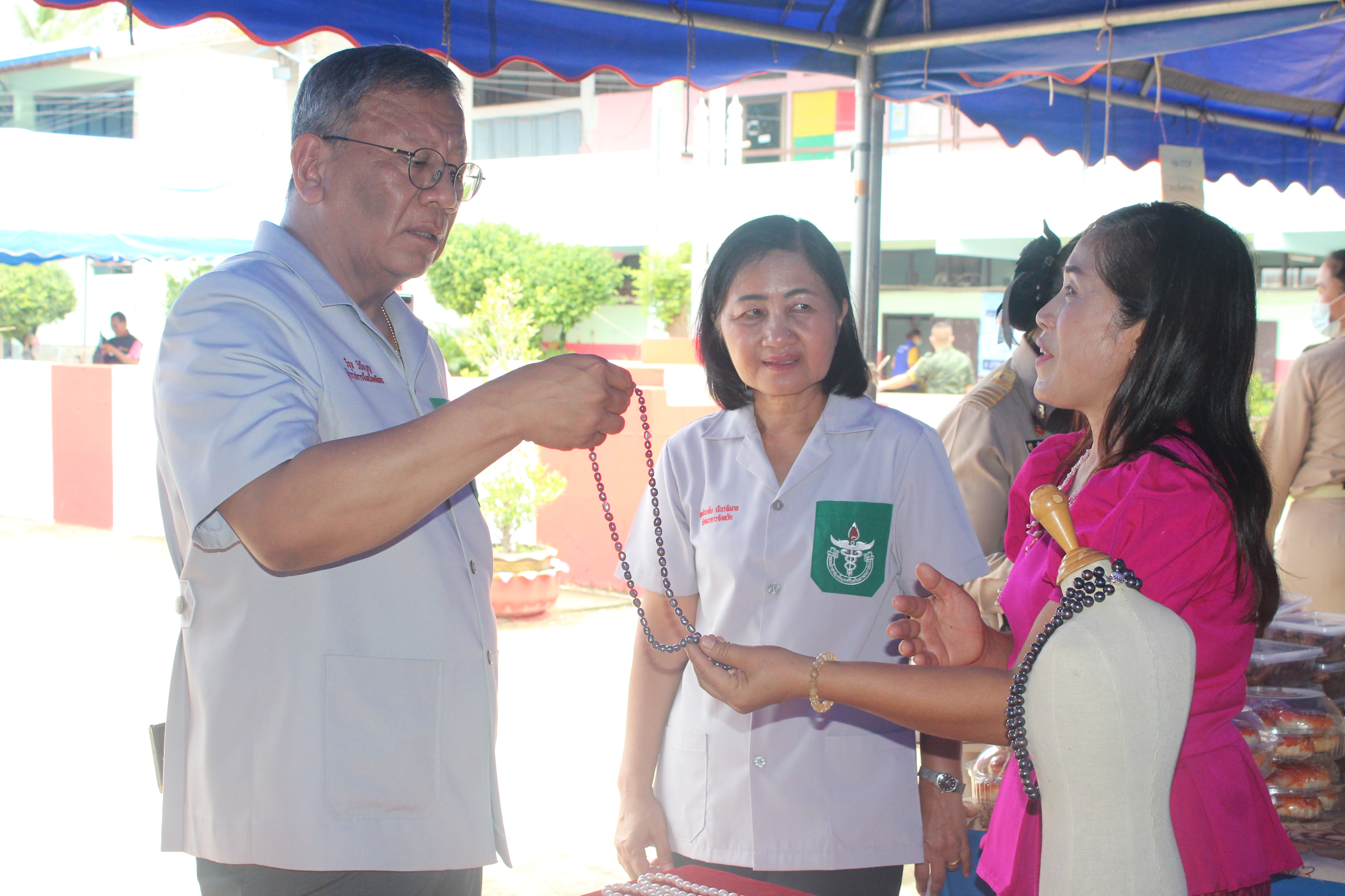 ?พช.ยโสธร ร่วมกิจกรรมหน่วยแพทย์อาสา สมเด็จพระศรีนครินทราบรมราชชนนี (พอ.สว.) เนื่องในโอกาสวันคล้ายวันประสูติสมเด็จพระเจ้าน้องนางเธอ เจ้าฟ้าจุฬาภรณวลัยลักษณ์ อัครราชกุมารี กรมพระศรีสวางควัฒน วรขัตติยราชนารีและโครงการจังหวัดเคลื่อนที่ “เพิ่มรอยยิ้ม เติมความสุข ให้คนยโสธร”