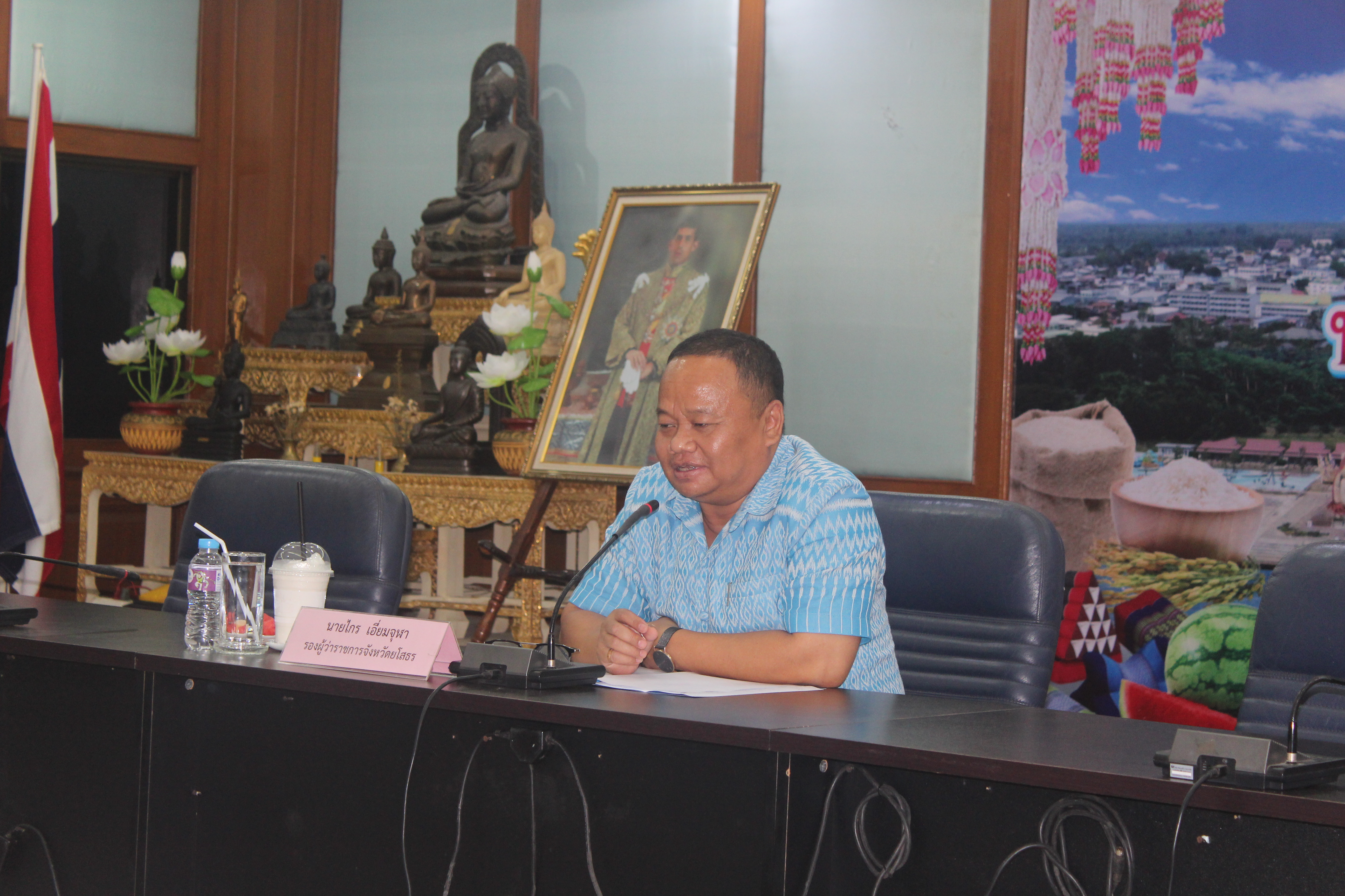 พช.ยโสธร ร่วมประชุมคณะทำงานจัดตั้งสมาคมเครือข่ายเกษตรอินทรีย์ จังหวัดยโสธร                                                                                  วันที่ 12 กรกฎาคม 2566  เวลา 13.30 น.                                               นายวิรุจ วิชัยบุญ ผู้ว่าราชการจังหวัดยโสธร มอบหมาย นายไกร เอี่ยมจุฬา รองผู้ว่าราชการจังหวัดยโสธรเป็นประธานประชุมคณะทำงานจัดตั้งสมาคมเครือข่ายเกษตรอินทรีย์ จังหวัดยโสธร โดยมีหัวหน้าส่วนราชการที่เกี่ยวข้องร่วมประชุม                                                                                   ในการนี้ นางสาวพุทธิมาลย์ เชียรพิมาย พัฒนาการจังหวัดยโสธร เข้าร่วมประชุม ในฐานะคณะทำงาน ฯ  ทั้งนี้ เพื่อสนับสนุน ส่งเสริมการดำเนินงานพัฒนาเกษตรอินทรีย์ให้เป็นไปตามแผนการพัฒนาเกษตรอินทรีย์แบบบูรณาการของจังหวัดและเชื่อมโยงกันทุกภาคส่วน เพื่อให้ผลิตภัณฑ์เกษตรอินทรีย์ของจังหวัดยโสธร มีความยั่งยืน                    ณ ห้องประชุมยศสุนทร ชั้น 3 ศาลากลางจังหวัดยโสธร (หลังใหม่)                          #MOI #changeforgood #SDGTH #CDD #กรมการพัฒนาชุมชน #พัฒนาชุมชนยโสธร