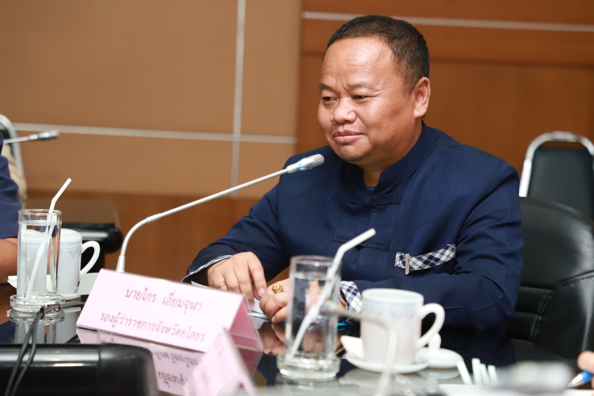 พช. ยโสธร ร่วมประชุมการตรวจติดตามโครงการปรับปรุงระบบสูบน้ำพลังงานแสงอาทิตย์ สำหรับกลุ่มทอผ้าไหม บ้านน้ำอ้อม (หนองวังบัวแดง) และตรวจติดตามการใช้จ่ายงบประมาณ ฯ จังหวัดยโสธร