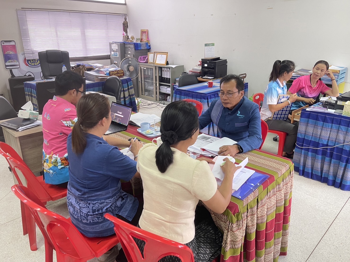 พช.ยโสธรติดตามการดำเนินงานการบริหารจัดเก็บข้อมูลความจำเป็นพื้นฐาน จปฐ. และ กชช.2ค. ด้วยเครื่องมืออิเล็กทรอนิกส์ ประจำปีงบประมาณ พ.ศ.2566 และ ติดตามความก้าวหน้าในการสร้างบ้านเพื่อช่วยเหลือครัวเรือนยากจนที่ตกเกณฑ์มิติด้านความเป็นอยู่ในระบบ TPMAPและ ระบบ Thai QM  ณ อำเภอป่าติ้ว จังหวัดยโสธร