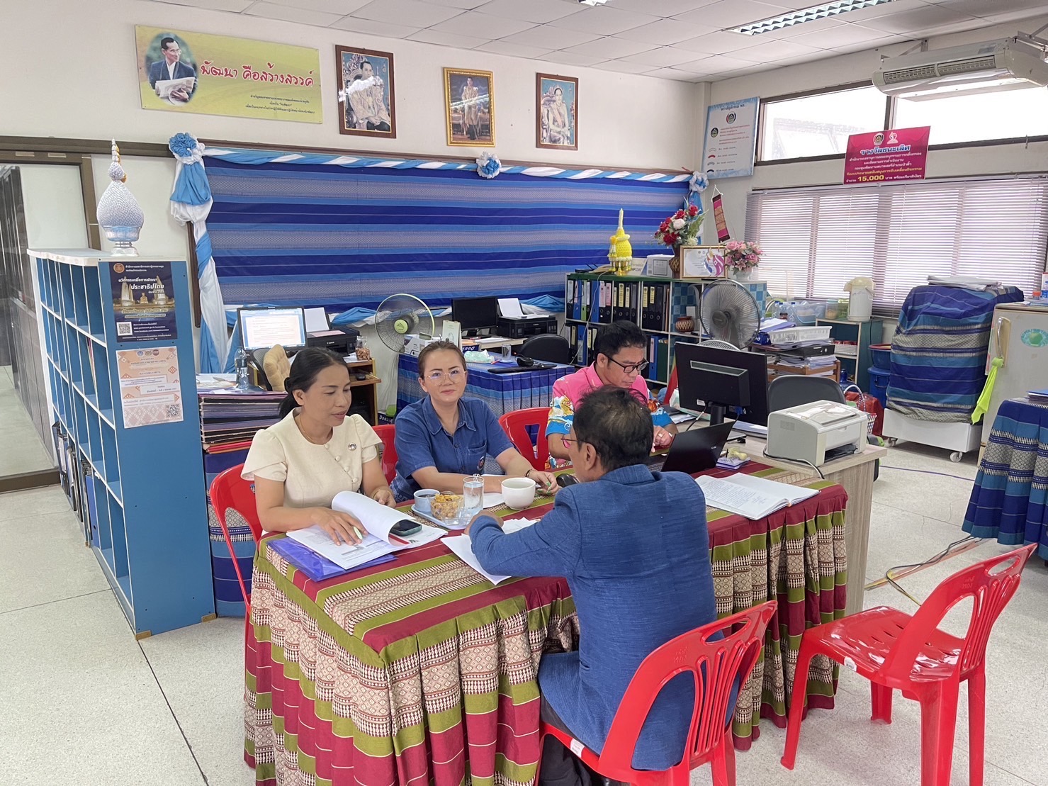 พช.ยโสธรติดตามการดำเนินงานการบริหารจัดเก็บข้อมูลความจำเป็นพื้นฐาน จปฐ. และ กชช.2ค. ด้วยเครื่องมืออิเล็กทรอนิกส์ ประจำปีงบประมาณ พ.ศ.2566 และ ติดตามความก้าวหน้าในการสร้างบ้านเพื่อช่วยเหลือครัวเรือนยากจนที่ตกเกณฑ์มิติด้านความเป็นอยู่ในระบบ TPMAPและ ระบบ Thai QM                ณ อำเภอคำเขื่อนแก้ว จังหวัดยโสธร