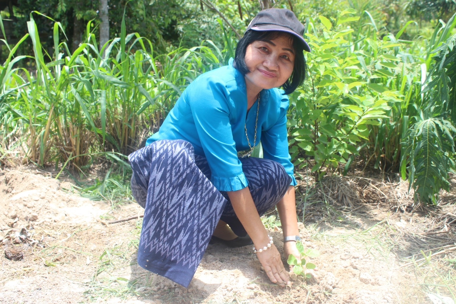 พช. ยโสธร จัดกิจกรรมเอามื้อสามัคคี “โคก หนอง นา” และรณรงค์สร้าง การตระหนักรู้ ฟื้นฟู อนุรักษ์ทรัพยากรดินเนื่องในโอกาสวันดินโลก (5 ธันวาคมของทุกปี) ณ ศูนย์เรียนรู้ทฤษฎีใหม่ รูปแบบ “โคก หนอง นา”  อำเภอเมืองยโสธร จังหวัดยโสธร