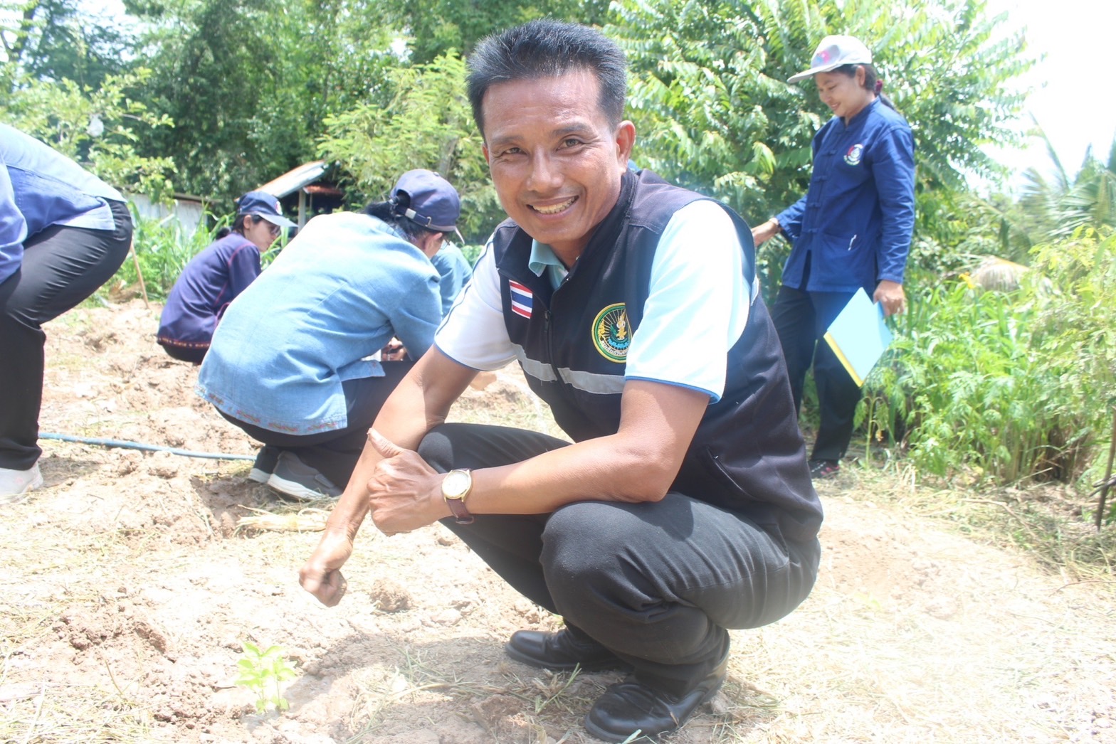 พช. ยโสธร จัดกิจกรรมเอามื้อสามัคคี “โคก หนอง นา” และรณรงค์สร้าง การตระหนักรู้ ฟื้นฟู อนุรักษ์ทรัพยากรดินเนื่องในโอกาสวันดินโลก (5 ธันวาคมของทุกปี) ณ ศูนย์เรียนรู้ทฤษฎีใหม่ รูปแบบ “โคก หนอง นา”  อำเภอเมืองยโสธร จังหวัดยโสธร