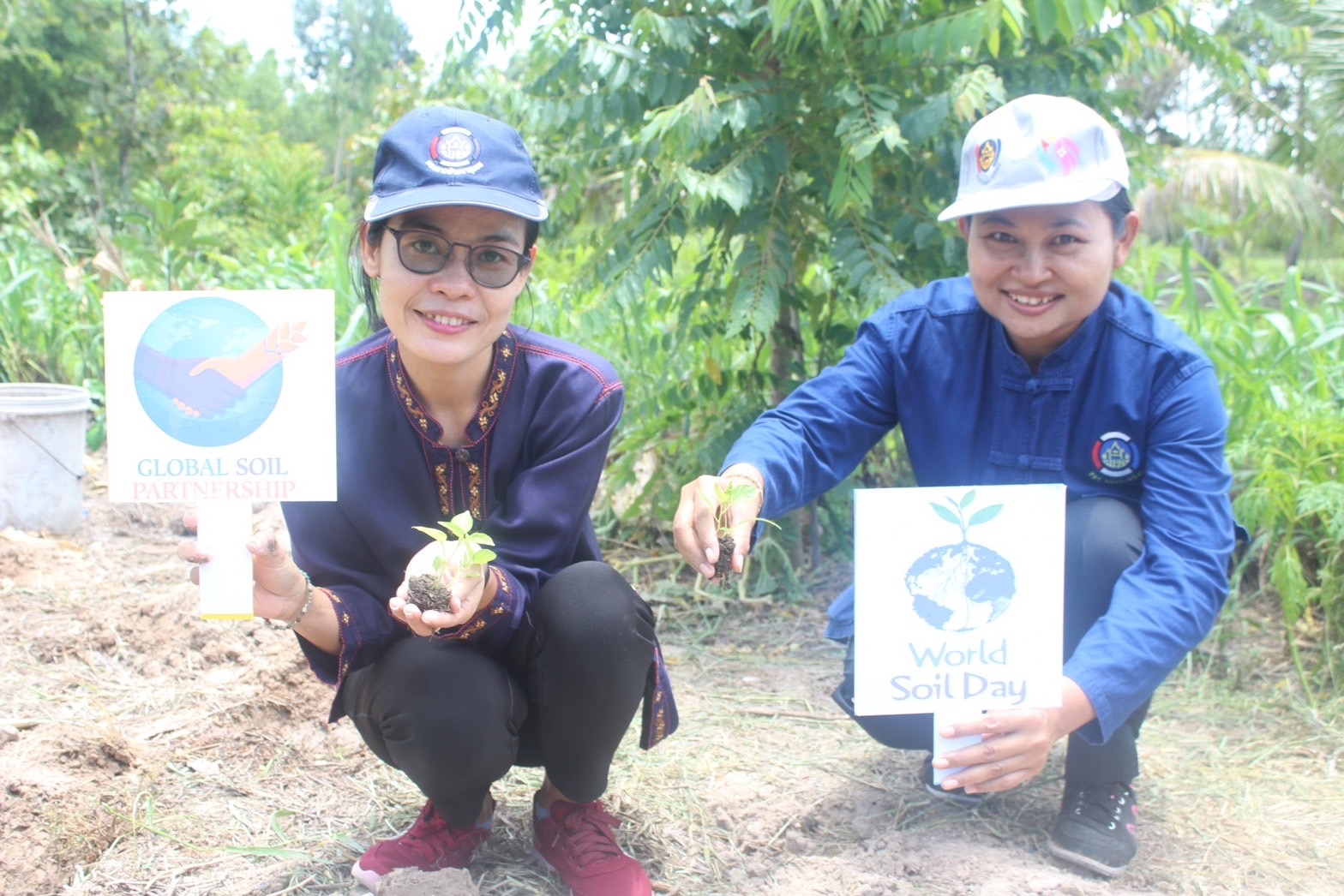 พช. ยโสธร จัดกิจกรรมเอามื้อสามัคคี “โคก หนอง นา” และรณรงค์สร้าง การตระหนักรู้ ฟื้นฟู อนุรักษ์ทรัพยากรดินเนื่องในโอกาสวันดินโลก (5 ธันวาคมของทุกปี) ณ ศูนย์เรียนรู้ทฤษฎีใหม่ รูปแบบ “โคก หนอง นา”  อำเภอเมืองยโสธร จังหวัดยโสธร