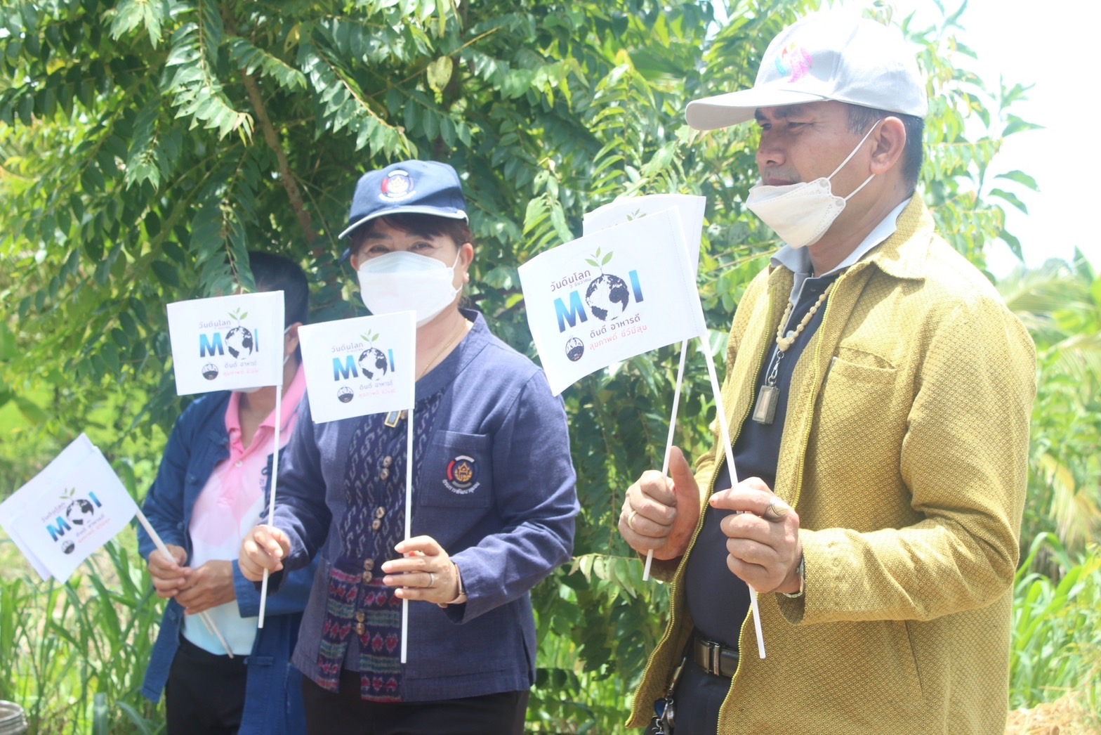 พช. ยโสธร จัดกิจกรรมเอามื้อสามัคคี “โคก หนอง นา” และรณรงค์สร้าง การตระหนักรู้ ฟื้นฟู อนุรักษ์ทรัพยากรดินเนื่องในโอกาสวันดินโลก (5 ธันวาคมของทุกปี) ณ ศูนย์เรียนรู้ทฤษฎีใหม่ รูปแบบ “โคก หนอง นา”  อำเภอเมืองยโสธร จังหวัดยโสธร