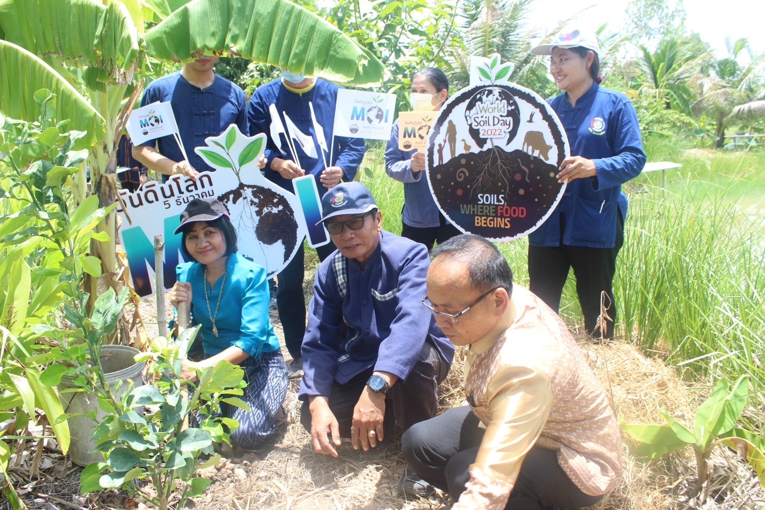พช. ยโสธร จัดกิจกรรมเอามื้อสามัคคี “โคก หนอง นา” และรณรงค์สร้าง การตระหนักรู้ ฟื้นฟู อนุรักษ์ทรัพยากรดินเนื่องในโอกาสวันดินโลก (5 ธันวาคมของทุกปี) ณ ศูนย์เรียนรู้ทฤษฎีใหม่ รูปแบบ “โคก หนอง นา”  อำเภอเมืองยโสธร จังหวัดยโสธร