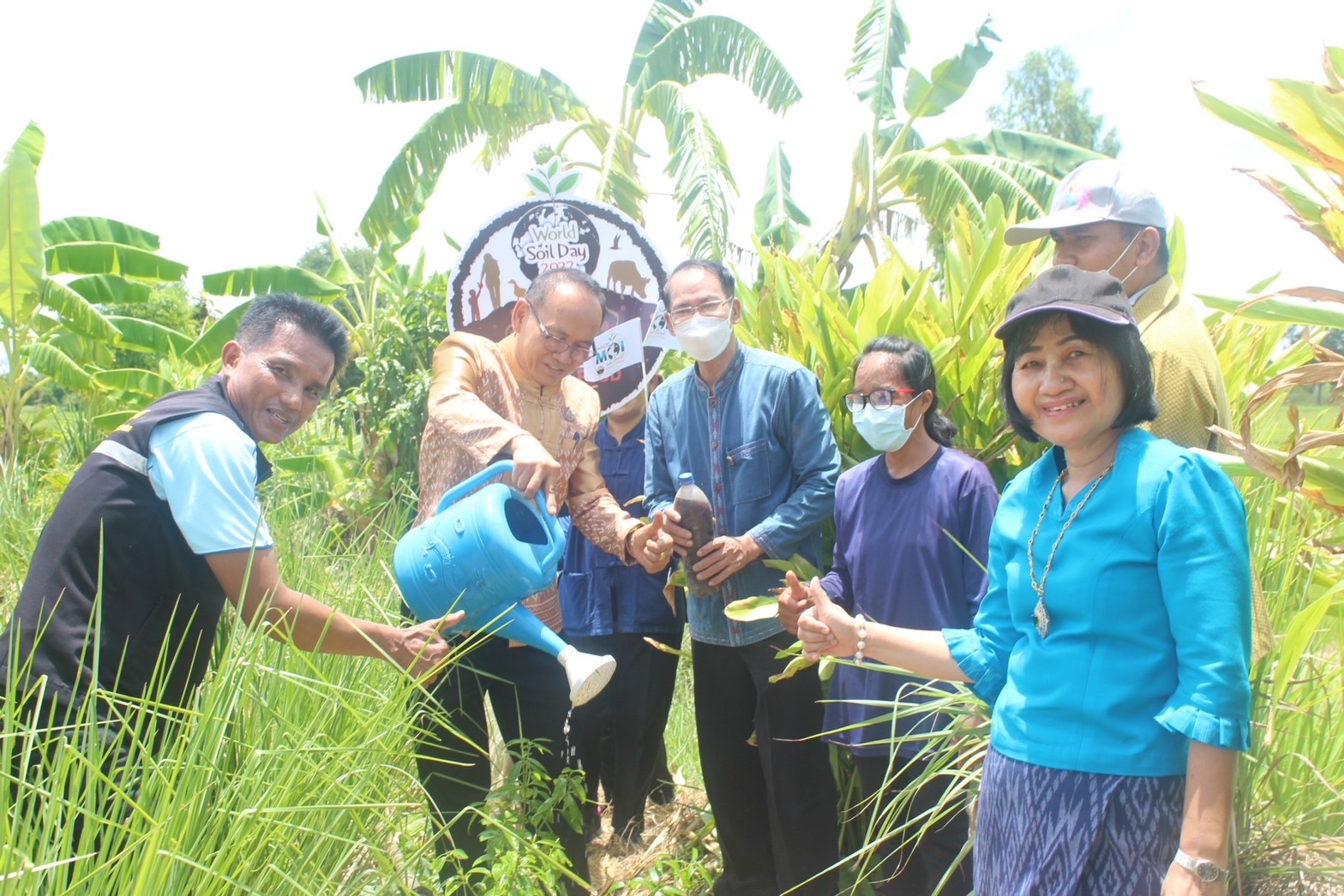 พช. ยโสธร จัดกิจกรรมเอามื้อสามัคคี “โคก หนอง นา” และรณรงค์สร้าง การตระหนักรู้ ฟื้นฟู อนุรักษ์ทรัพยากรดินเนื่องในโอกาสวันดินโลก (5 ธันวาคมของทุกปี) ณ ศูนย์เรียนรู้ทฤษฎีใหม่ รูปแบบ “โคก หนอง นา”  อำเภอเมืองยโสธร จังหวัดยโสธร