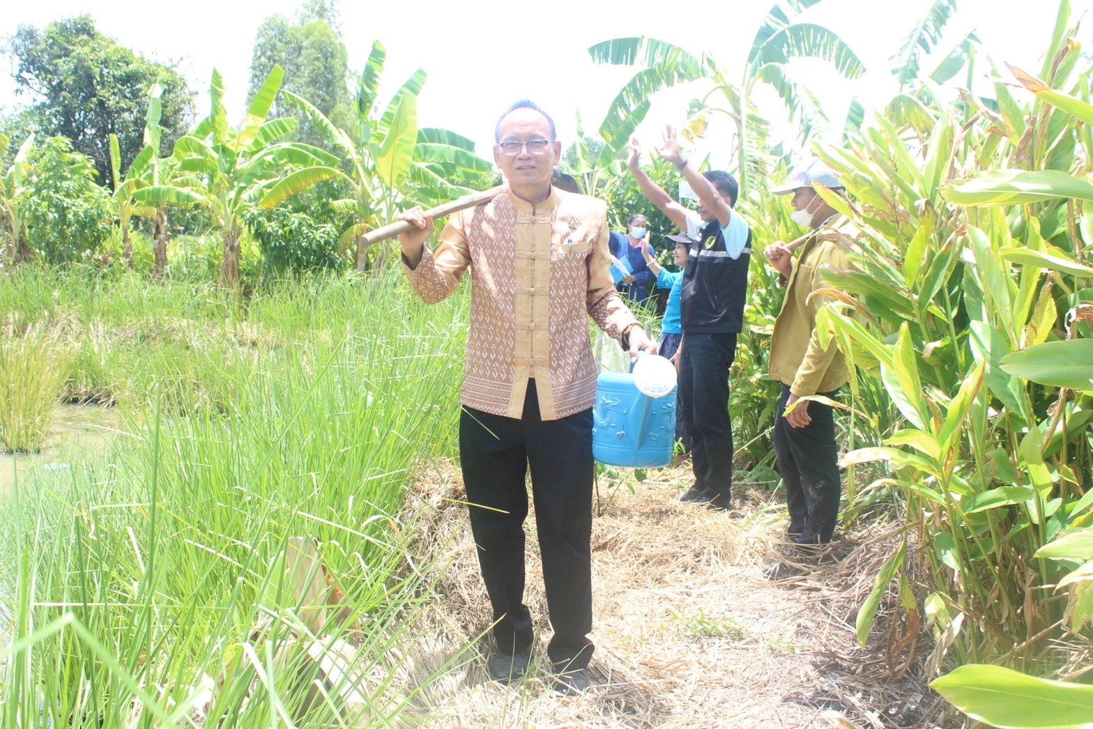 พช. ยโสธร จัดกิจกรรมเอามื้อสามัคคี “โคก หนอง นา” และรณรงค์สร้าง การตระหนักรู้ ฟื้นฟู อนุรักษ์ทรัพยากรดินเนื่องในโอกาสวันดินโลก (5 ธันวาคมของทุกปี) ณ ศูนย์เรียนรู้ทฤษฎีใหม่ รูปแบบ “โคก หนอง นา”  อำเภอเมืองยโสธร จังหวัดยโสธร