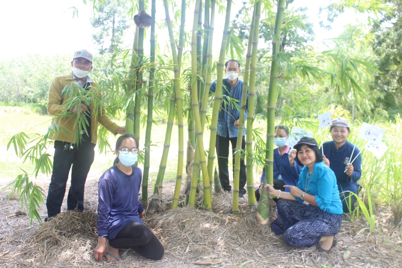 พช. ยโสธร จัดกิจกรรมเอามื้อสามัคคี “โคก หนอง นา” และรณรงค์สร้าง การตระหนักรู้ ฟื้นฟู อนุรักษ์ทรัพยากรดินเนื่องในโอกาสวันดินโลก (5 ธันวาคมของทุกปี) ณ ศูนย์เรียนรู้ทฤษฎีใหม่ รูปแบบ “โคก หนอง นา”  อำเภอเมืองยโสธร จังหวัดยโสธร