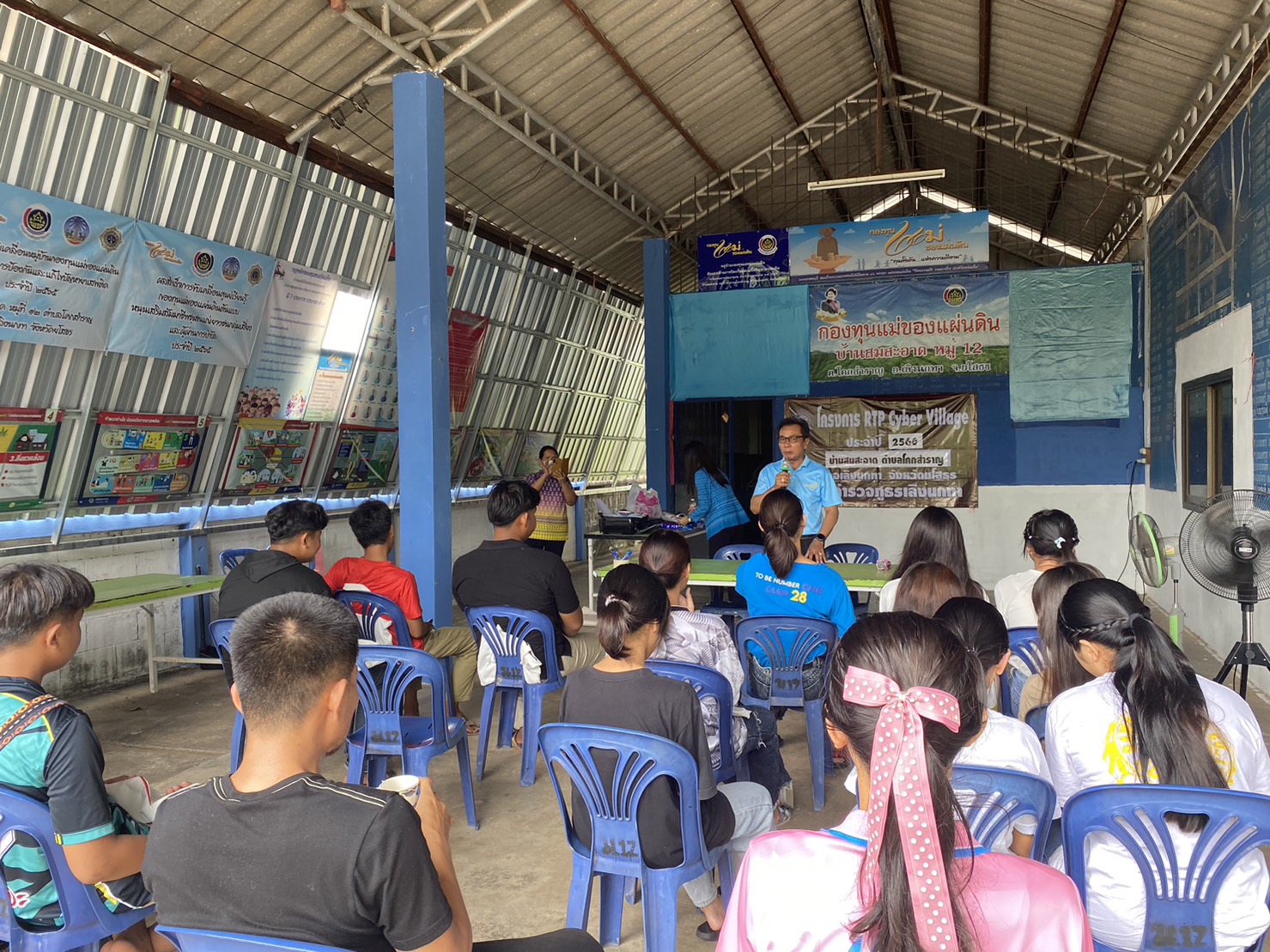 พช.ยโสธร ดำเนินการจัดกิจกรรมฝึกอบรมเครือข่ายกองทุนแม่ของแผ่นดินระดับจังหวัด หนุนเสริมสัมมาชีพชุมชนแก่เยาวชนกลุ่มเสี่ยงหรือผู้ผ่านการบำบัด            ณ หมู่บ้านกองทุนแม่ของแผ่นดินบ้านสมสะอาด หมู่ 12 ตำบลโคกสำราญ อำเภอเลิงนกทา จังหวัดยโสธร