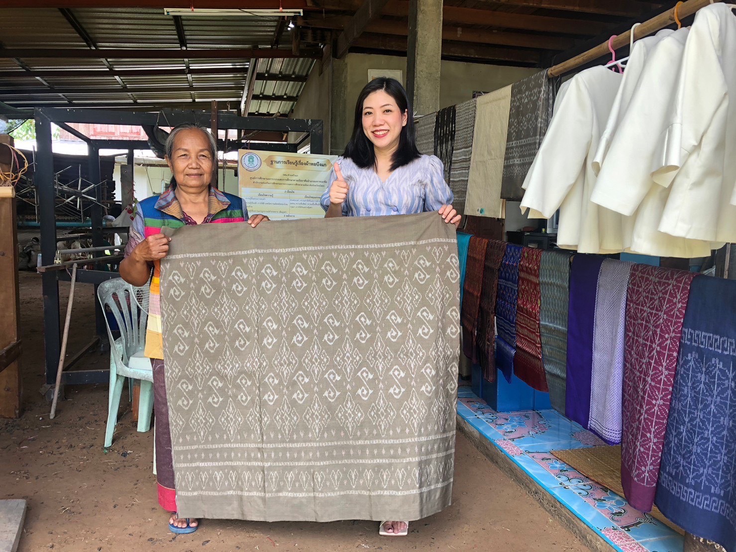 พช.ยโสธร ลงพื้นที่ติดตามการขยายผลการทอผ้าในการเตรียมความพร้อมการประกวด ลายผ้าพระราชทาน ในพื้นที่ อำเภอมหาชนะชัย จังหวัดยโสธร