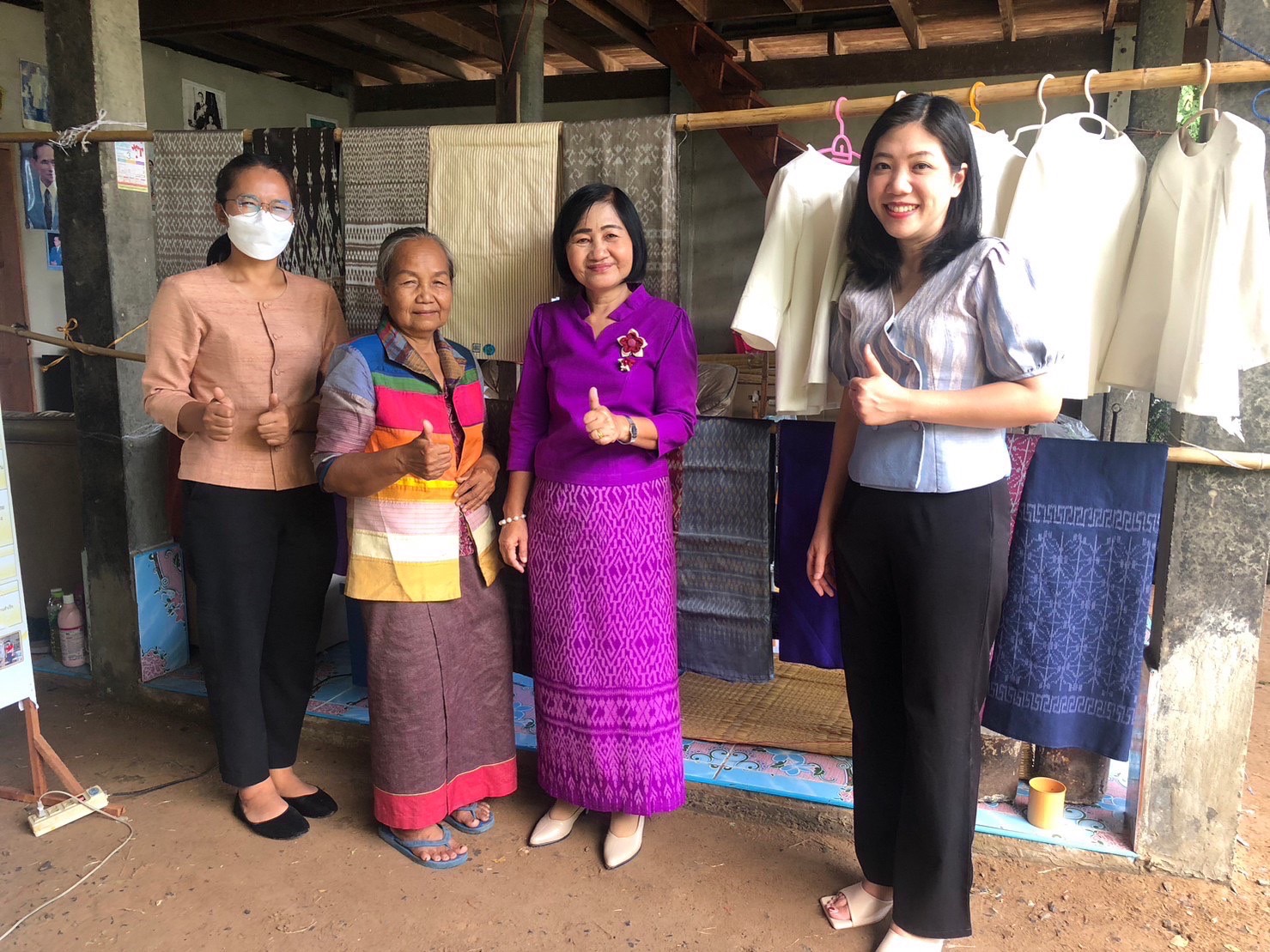 พช.ยโสธร ลงพื้นที่ติดตามการขยายผลการทอผ้าในการเตรียมความพร้อมการประกวด ลายผ้าพระราชทาน ในพื้นที่ อำเภอมหาชนะชัย จังหวัดยโสธร