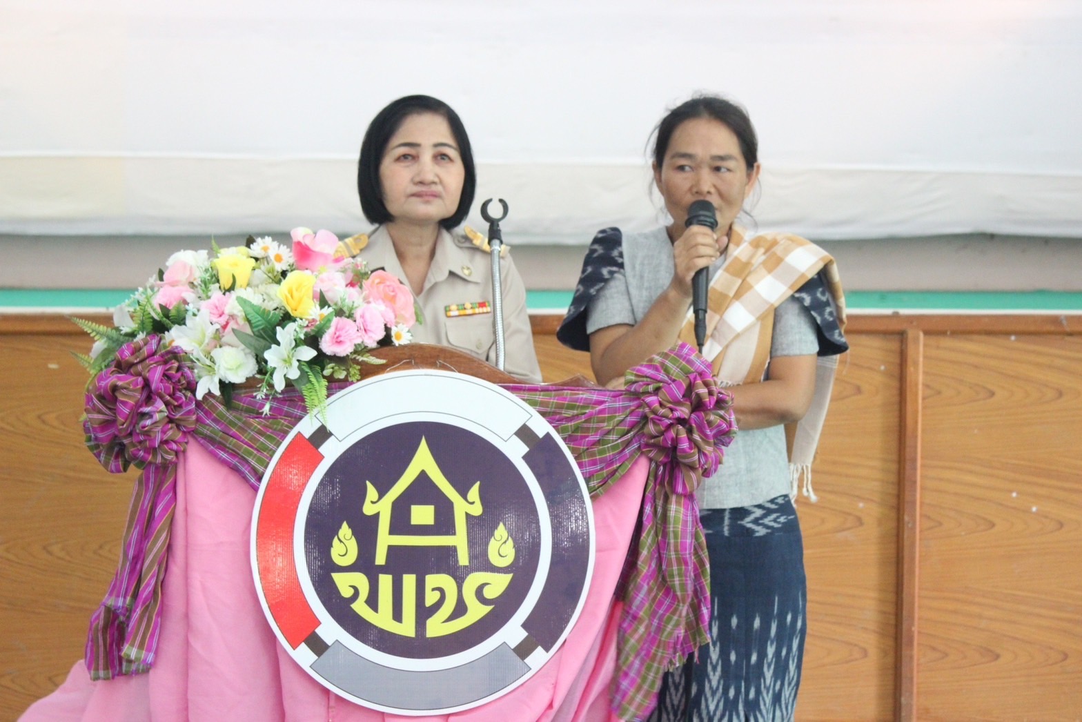 พช.ยโสธร ดำเนินการโครงการไกล่เกลี่ยและลดความเดือดร้อนให้แก่ลูกหนี้สมาชิกกองทุนพัมนาบทบาทสตรี อำเภอคำเขื่อนแก้ว จังหวัดยโสธร