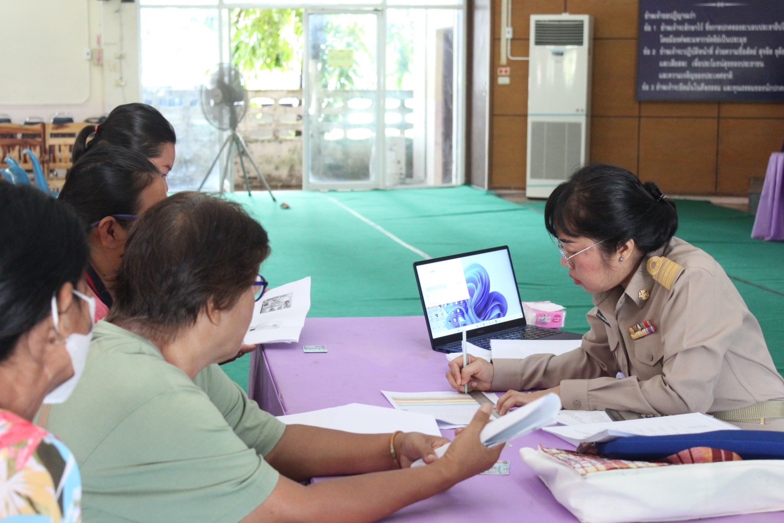พช.ยโสธร ดำเนินการโครงการไกล่เกลี่ยและลดความเดือดร้อนให้แก่ลูกหนี้สมาชิกกองทุนพัมนาบทบาทสตรี อำเภอคำเขื่อนแก้ว จังหวัดยโสธร