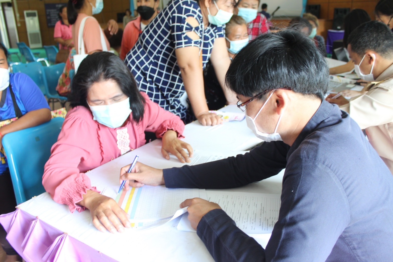 พช.ยโสธร ดำเนินการโครงการไกล่เกลี่ยและลดความเดือดร้อนให้แก่ลูกหนี้สมาชิกกองทุนพัมนาบทบาทสตรี อำเภอคำเขื่อนแก้ว จังหวัดยโสธร