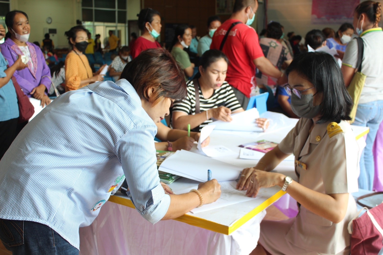 พช.ยโสธร ดำเนินการโครงการไกล่เกลี่ยและลดความเดือดร้อนให้แก่ลูกหนี้สมาชิกกองทุนพัมนาบทบาทสตรี อำเภอคำเขื่อนแก้ว จังหวัดยโสธร