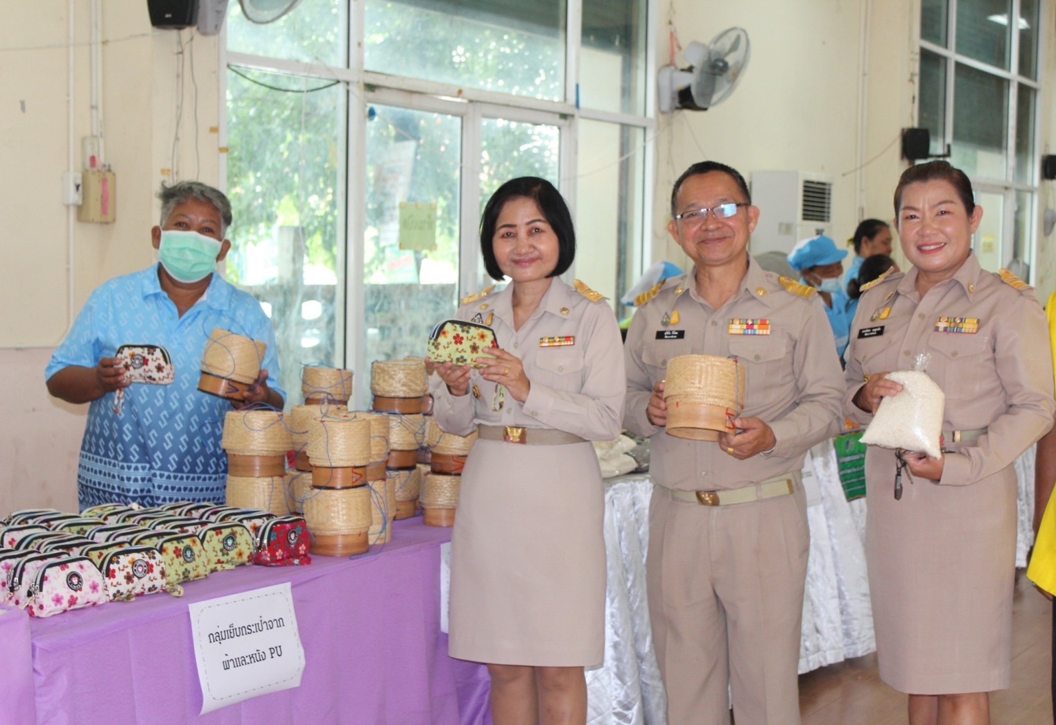 พช.ยโสธร ดำเนินการโครงการไกล่เกลี่ยและลดความเดือดร้อนให้แก่ลูกหนี้สมาชิกกองทุนพัมนาบทบาทสตรี อำเภอคำเขื่อนแก้ว จังหวัดยโสธร