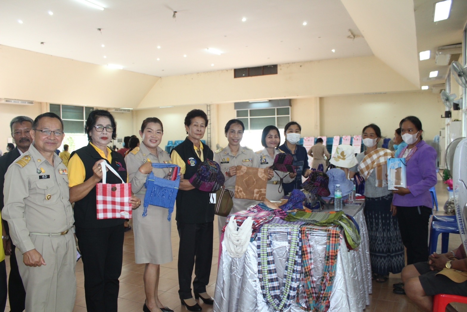 พช.ยโสธร ดำเนินการโครงการไกล่เกลี่ยและลดความเดือดร้อนให้แก่ลูกหนี้สมาชิกกองทุนพัมนาบทบาทสตรี อำเภอคำเขื่อนแก้ว จังหวัดยโสธร