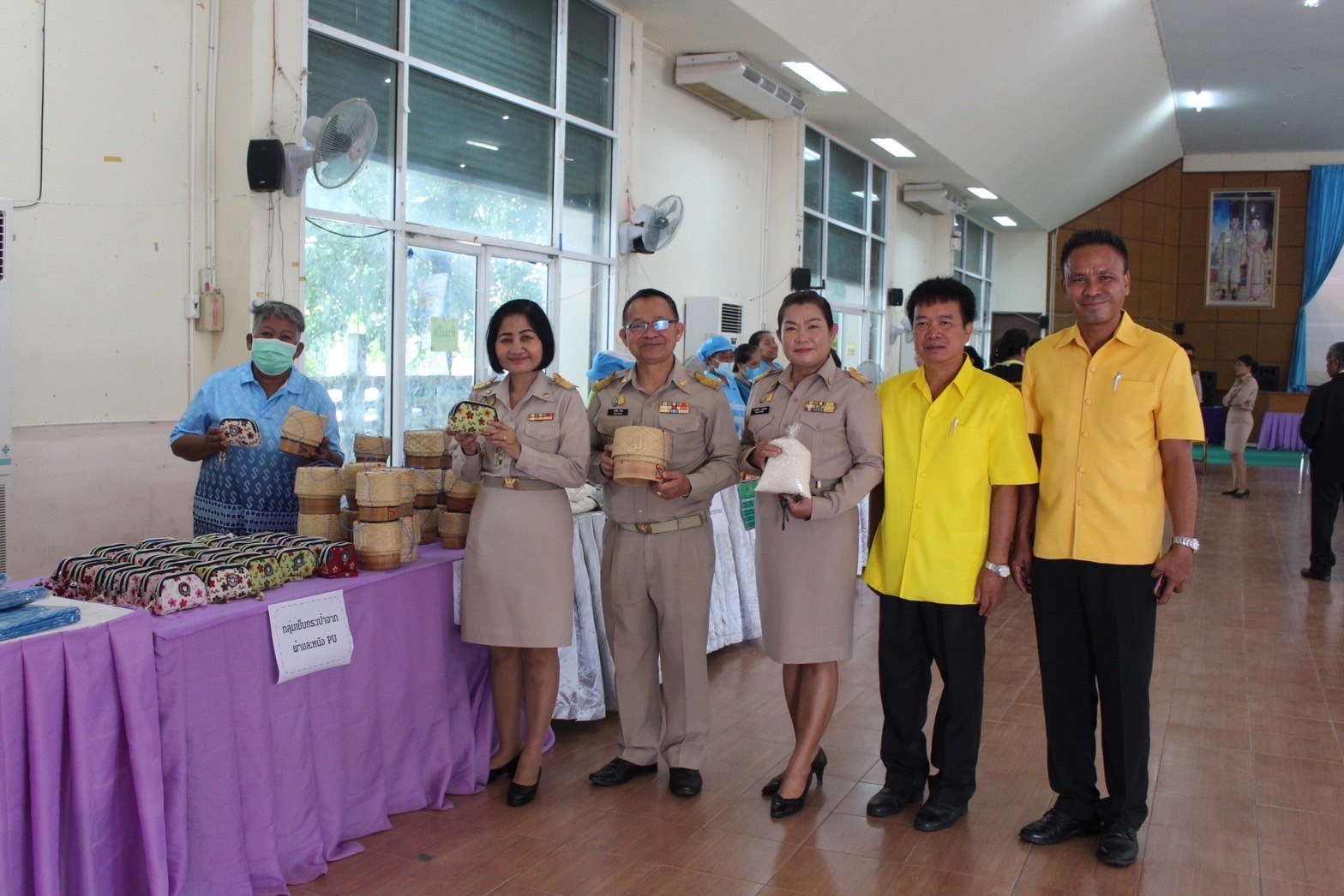 พช.ยโสธร ดำเนินการโครงการไกล่เกลี่ยและลดความเดือดร้อนให้แก่ลูกหนี้สมาชิกกองทุนพัมนาบทบาทสตรี อำเภอคำเขื่อนแก้ว จังหวัดยโสธร