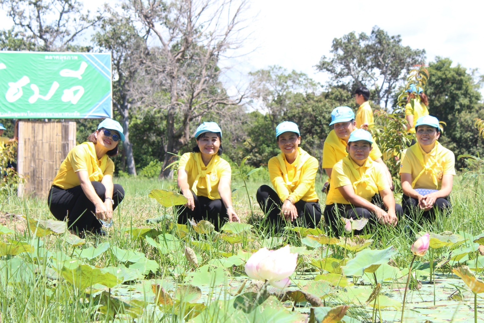 พช.ยโสธร จัดกิจกรรมเฉลิมพระเกียรติ โดยศูนย์ผู้นำจิตอาสาพัฒนาชุมชน “จิตอาสาพัฒนาชุมชน เอามื้อสามัคคี ทำความดีถวายในหลวง” ณ ศูนย์ผู้นำจิตอาสาพัฒนาชุมชนจังหวัดยโสธร หมู่ที่ 3 ตำบลบึงแก อำเภอมหาชนะชัย จังหวัดยโสธร
