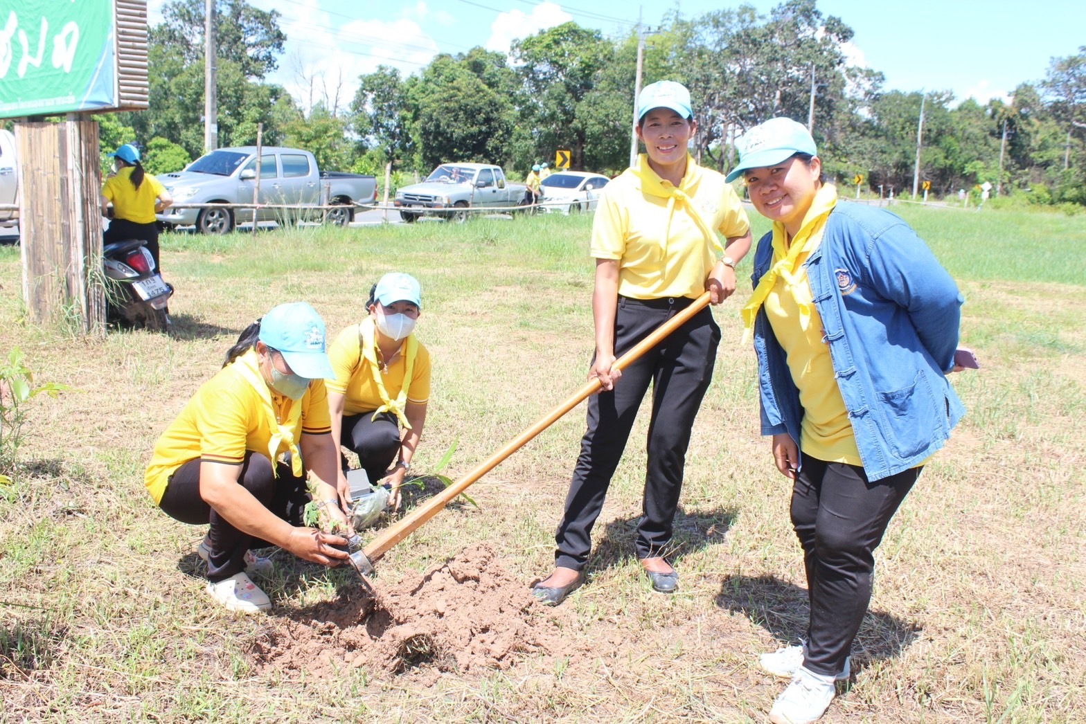 พช.ยโสธร จัดกิจกรรมเฉลิมพระเกียรติ โดยศูนย์ผู้นำจิตอาสาพัฒนาชุมชน “จิตอาสาพัฒนาชุมชน เอามื้อสามัคคี ทำความดีถวายในหลวง” ณ ศูนย์ผู้นำจิตอาสาพัฒนาชุมชนจังหวัดยโสธร หมู่ที่ 3 ตำบลบึงแก อำเภอมหาชนะชัย จังหวัดยโสธร