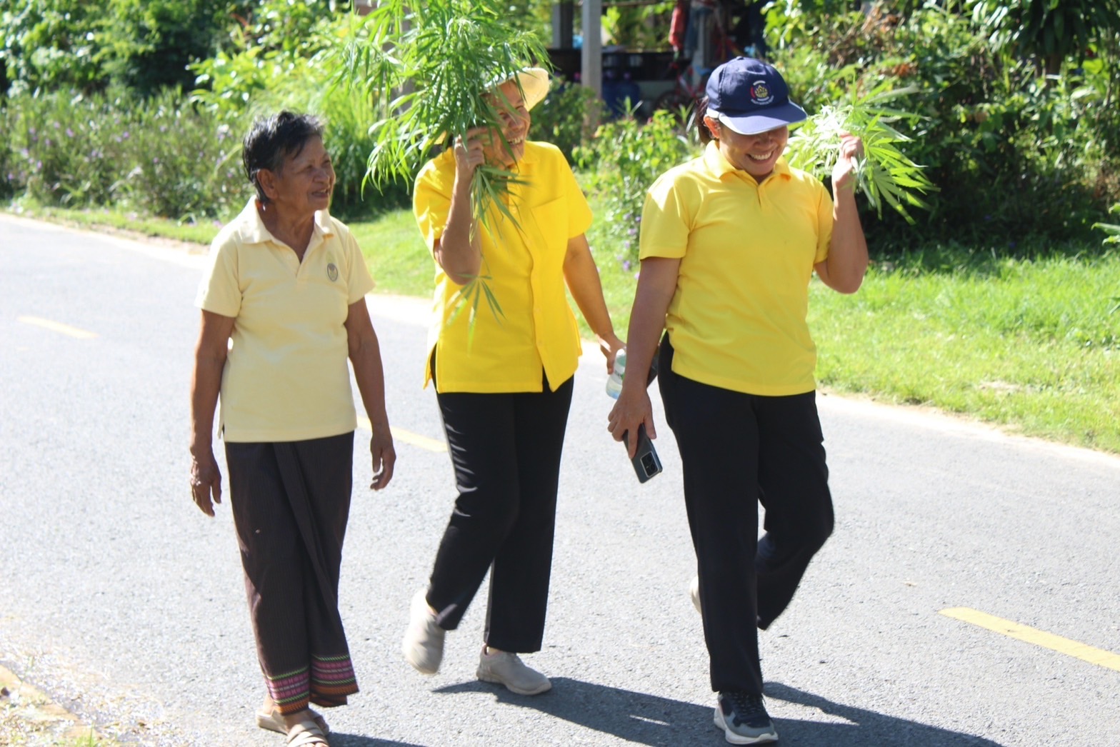 พช.ยโสธร เยี่ยมชม หมู่บ้านเศรษฐกิจพอเพียง “อยู่เย็น เป็นสุข”ดีเด่นระดับจังหวัด จังหวัดยโสธร ประจำปี 2566 บ้านบูรพา หมู่ 6 ตำบลบึงแก อำเภอมหาชนะชัย จังหวัดยโสธร