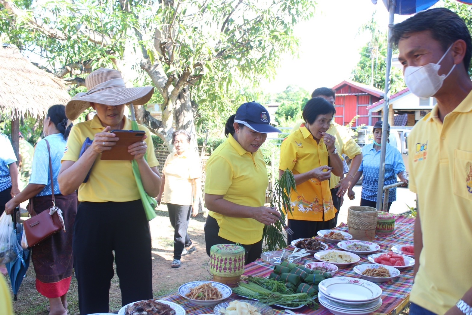พช.ยโสธร เยี่ยมชม หมู่บ้านเศรษฐกิจพอเพียง “อยู่เย็น เป็นสุข”ดีเด่นระดับจังหวัด จังหวัดยโสธร ประจำปี 2566 บ้านบูรพา หมู่ 6 ตำบลบึงแก อำเภอมหาชนะชัย จังหวัดยโสธร