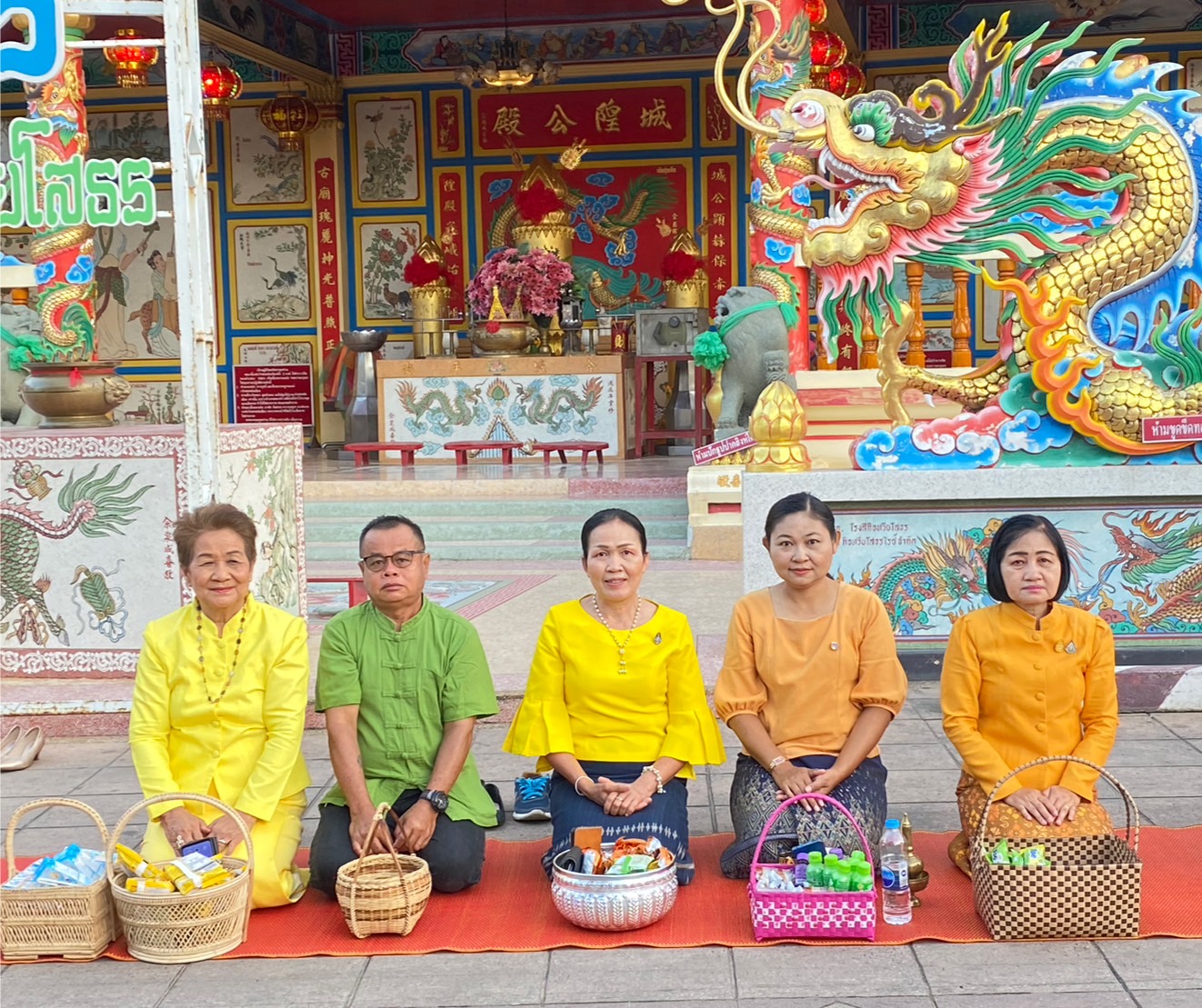 ☘พช.ยโสธรร่วมทำบุญตักบาตรย้อนยุค วิถีถิ่น วิถีไทย ถนนคนเดินยโสธร เมืองเก่าบ้านสิงห์ท่า และร่วมกันสวมใส่ผ้าไทยตามโครงการ “ผ้าไทยใส่ให้สนุก”