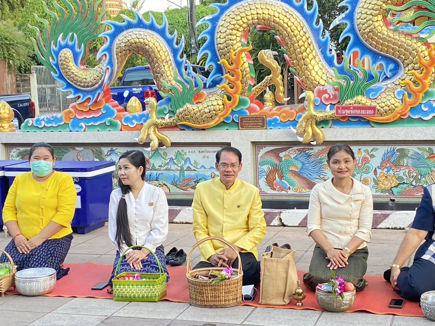 ☘พช.ยโสธรร่วมทำบุญตักบาตรย้อนยุค วิถีถิ่น วิถีไทย ถนนคนเดินยโสธร เมืองเก่าบ้านสิงห์ท่า และร่วมกันสวมใส่ผ้าไทยตามโครงการ “ผ้าไทยใส่ให้สนุก”