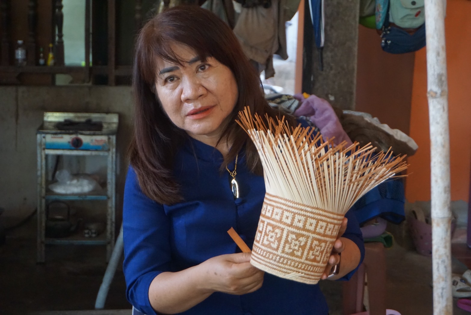 พช.ยโสธร ลงพื้นที่ติดตามการทอผ้าลายพระราชทาน “ลายดอกรักราชกัญญา” เพื่อเตรียมผ้าทอ ในการส่งเข้าประกวด โครงการประกวดผ้าลายพระราชทาน “ผ้าลายดอกรักราชกัญญา”