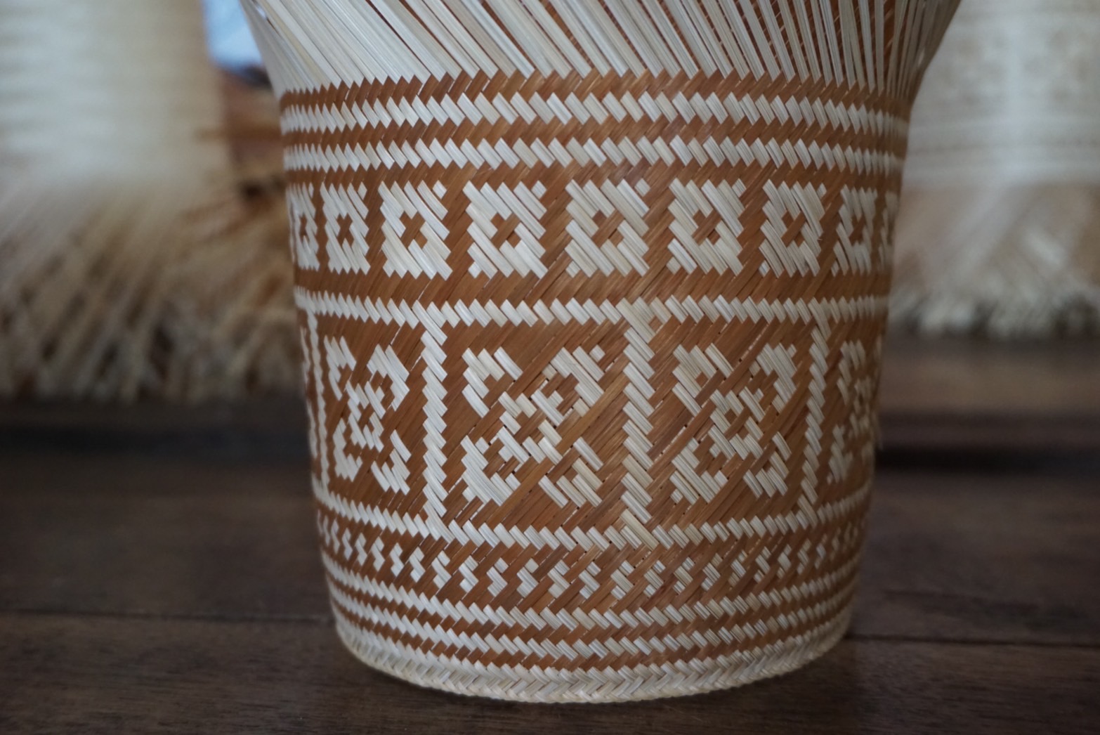 พช.ยโสธร ลงพื้นที่ติดตามการทอผ้าลายพระราชทาน “ลายดอกรักราชกัญญา” เพื่อเตรียมผ้าทอ ในการส่งเข้าประกวด โครงการประกวดผ้าลายพระราชทาน “ผ้าลายดอกรักราชกัญญา”