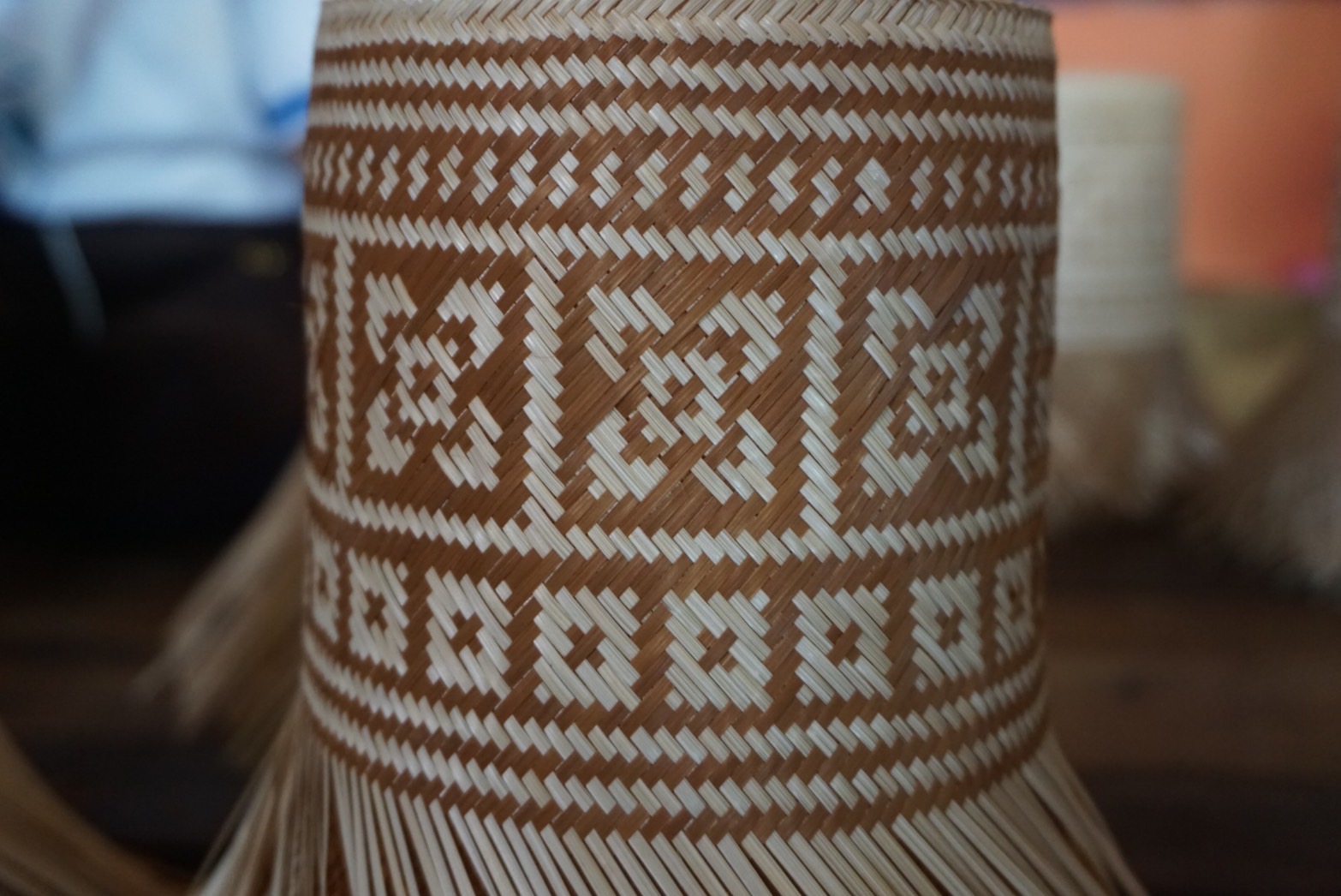 พช.ยโสธร ลงพื้นที่ติดตามการทอผ้าลายพระราชทาน “ลายดอกรักราชกัญญา” เพื่อเตรียมผ้าทอ ในการส่งเข้าประกวด โครงการประกวดผ้าลายพระราชทาน “ผ้าลายดอกรักราชกัญญา”