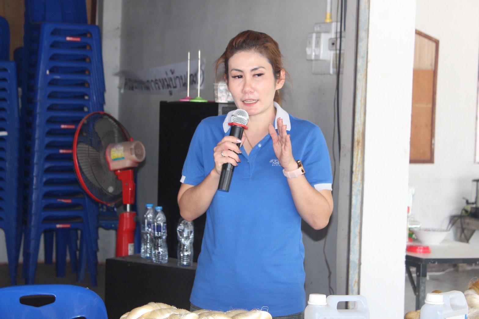 พช.ยโสธร ร่วมติดตามสนับสนุนกิจกรรมอบรมถ่ายทอดเทคโนโลยี ภายใต้โปรแกรมการยกระดับคุณภาพชีวิตด้วยวิทยาศาสตร์ เทคโนโลยีและนวัตกรรมยกระดับผลิตภัณฑ์สิ่งทอ ณ ศาลาบ้านสันติสุข หมู่ 7 ตำบลค้อวัง อำเภอค้อวัง จังหวัดยโสธร