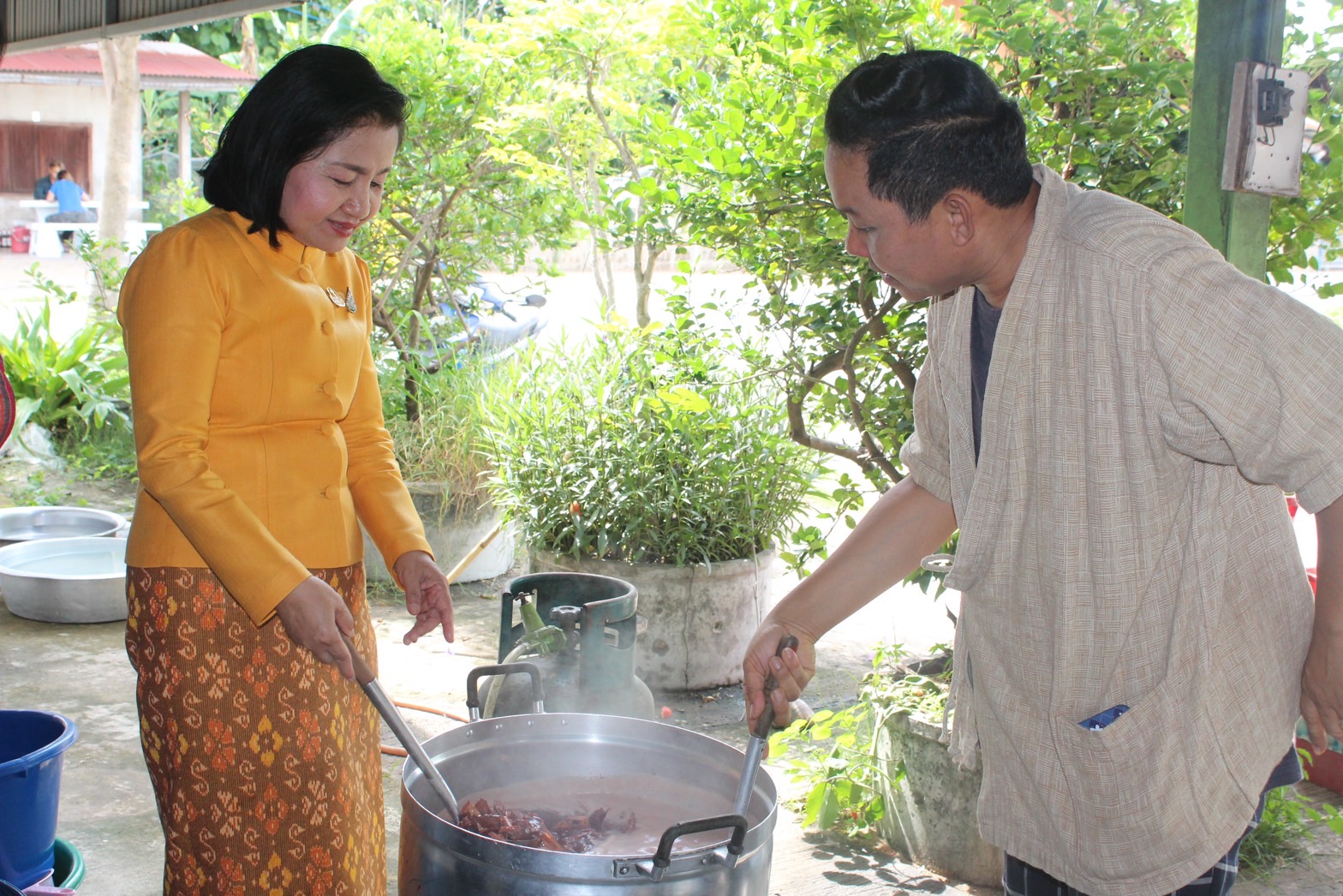 พช.ยโสธร ร่วมติดตามสนับสนุนกิจกรรมอบรมถ่ายทอดเทคโนโลยี ภายใต้โปรแกรมการยกระดับคุณภาพชีวิตด้วยวิทยาศาสตร์ เทคโนโลยีและนวัตกรรมยกระดับผลิตภัณฑ์สิ่งทอ ณ ศาลาบ้านสันติสุข หมู่ 7 ตำบลค้อวัง อำเภอค้อวัง จังหวัดยโสธร