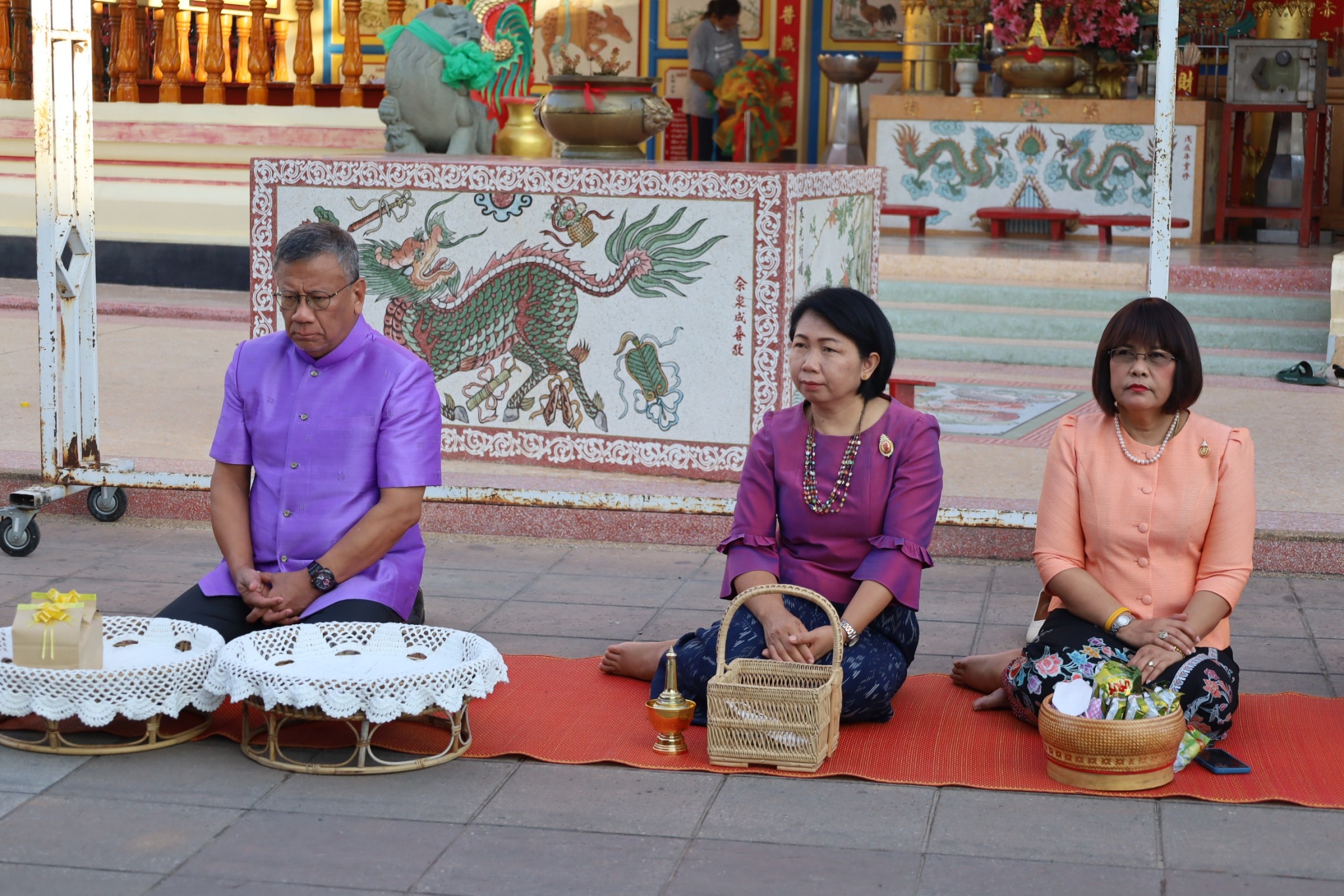 ☘พช.ยโสธรร่วมทำบุญตักบาตรย้อนยุค วิถีถิ่น วิถีไทย ถนนคนเดินยโสธร เมืองเก่าบ้านสิงห์ท่า และร่วมกันสวมใส่ผ้าไทยตามโครงการ “ผ้าไทยใส่ให้สนุก”