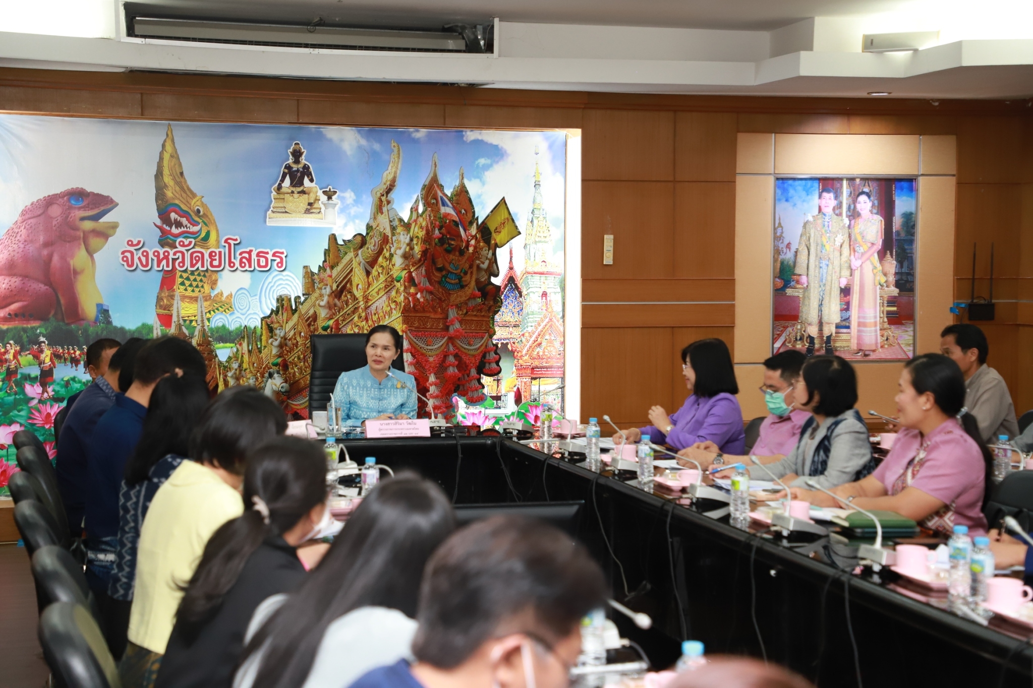 พช. ยโสธร ร่วมประชุมการตรวจติดตามโครงการปรับปรุงระบบสูบน้ำพลังงานแสงอาทิตย์ สำหรับกลุ่มทอผ้าไหม บ้านน้ำอ้อม (หนองวังบัวแดง) และตรวจติดตามการใช้จ่ายงบประมาณ ฯ จังหวัดยโสธร