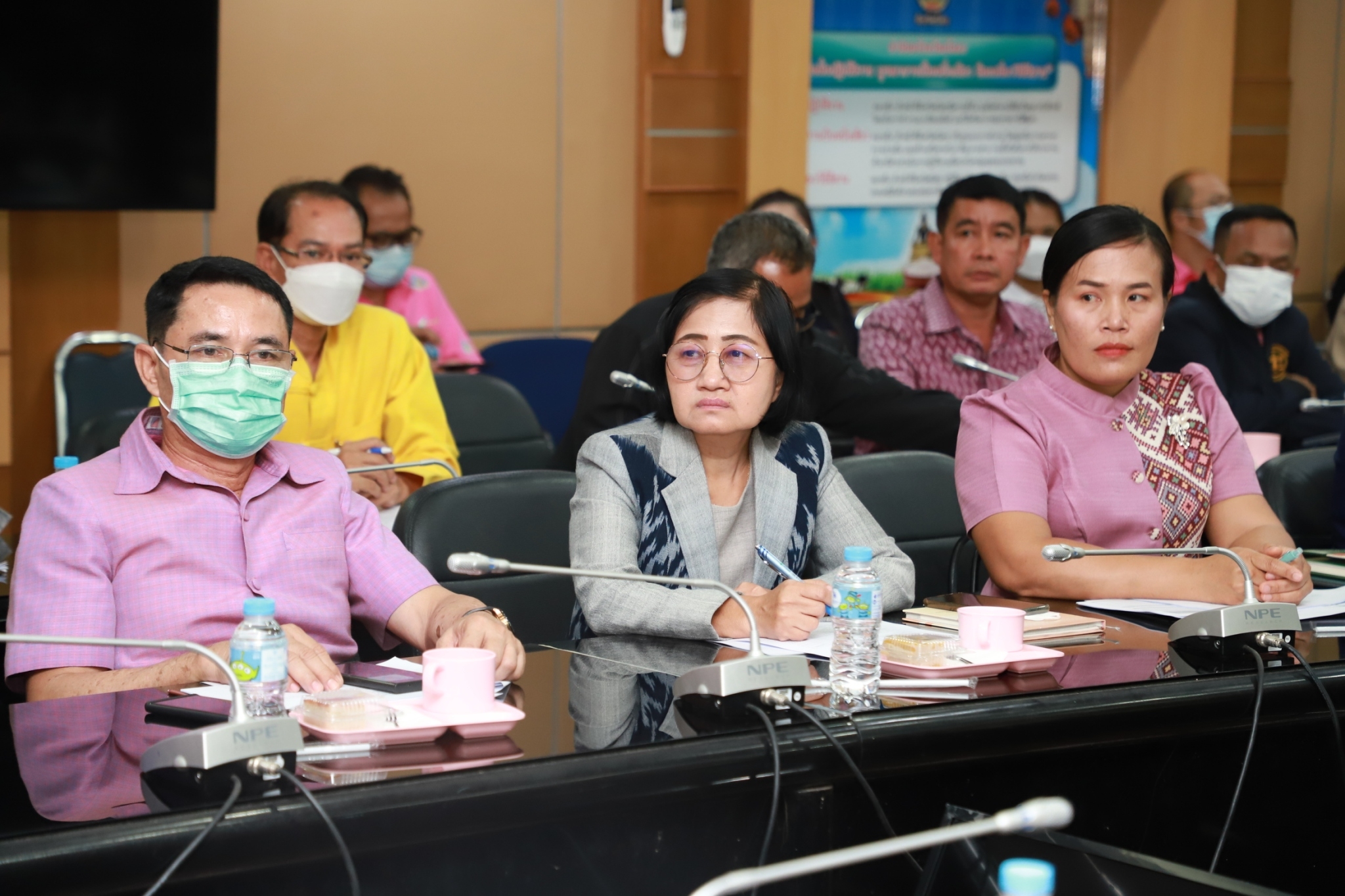 พช. ยโสธร ร่วมประชุมการตรวจติดตามโครงการปรับปรุงระบบสูบน้ำพลังงานแสงอาทิตย์ สำหรับกลุ่มทอผ้าไหม บ้านน้ำอ้อม (หนองวังบัวแดง) และตรวจติดตามการใช้จ่ายงบประมาณ ฯ จังหวัดยโสธร