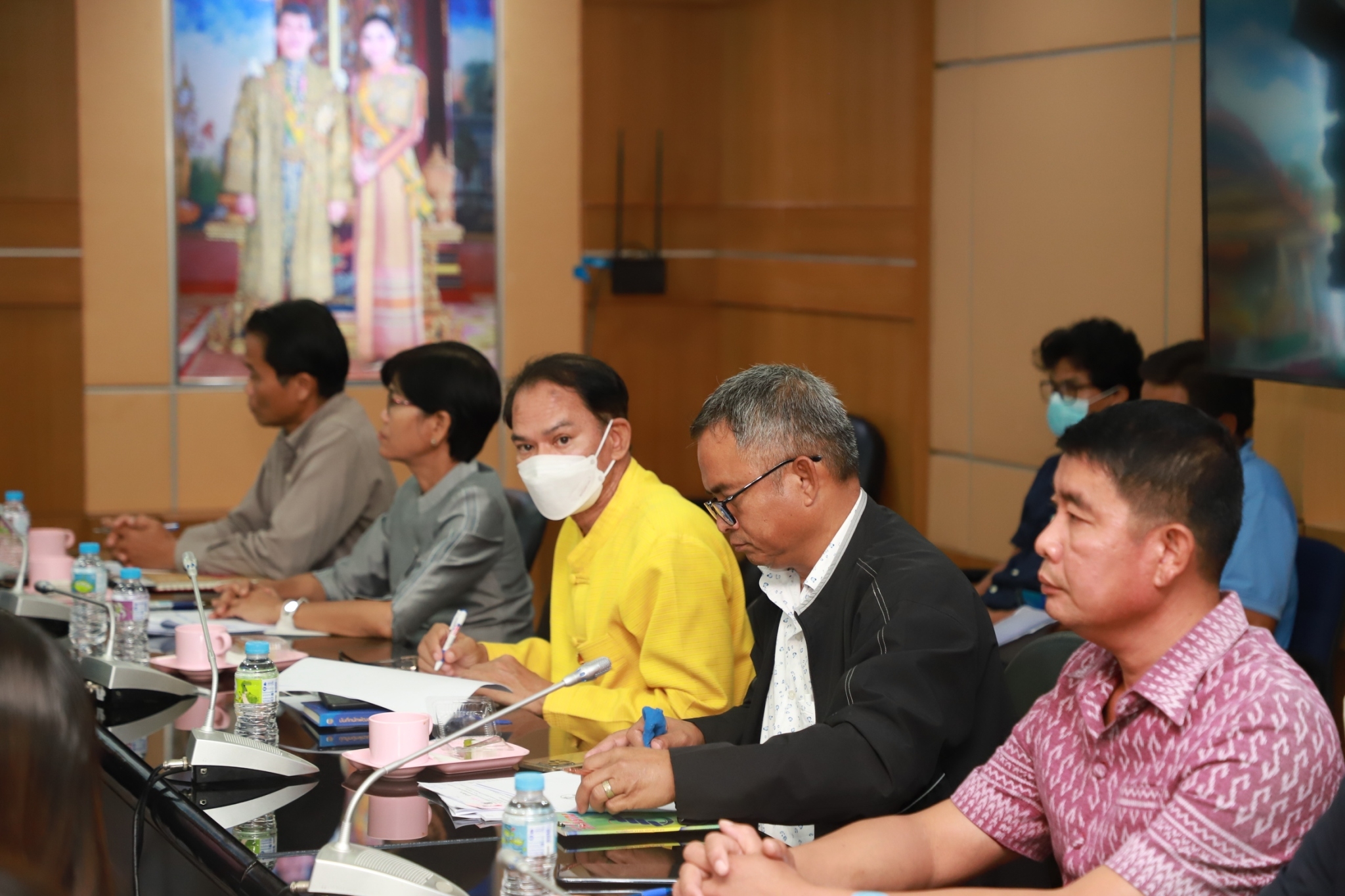 พช. ยโสธร ร่วมประชุมการตรวจติดตามโครงการปรับปรุงระบบสูบน้ำพลังงานแสงอาทิตย์ สำหรับกลุ่มทอผ้าไหม บ้านน้ำอ้อม (หนองวังบัวแดง) และตรวจติดตามการใช้จ่ายงบประมาณ ฯ จังหวัดยโสธร